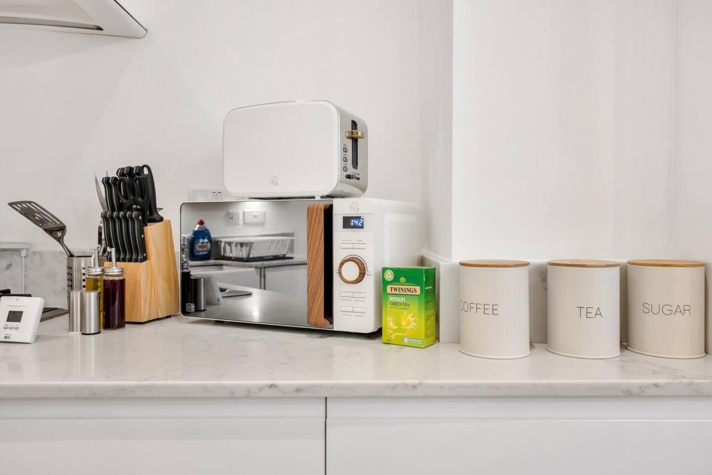 Kensington 3BR Victorian Flat Sleeps 7 Tube