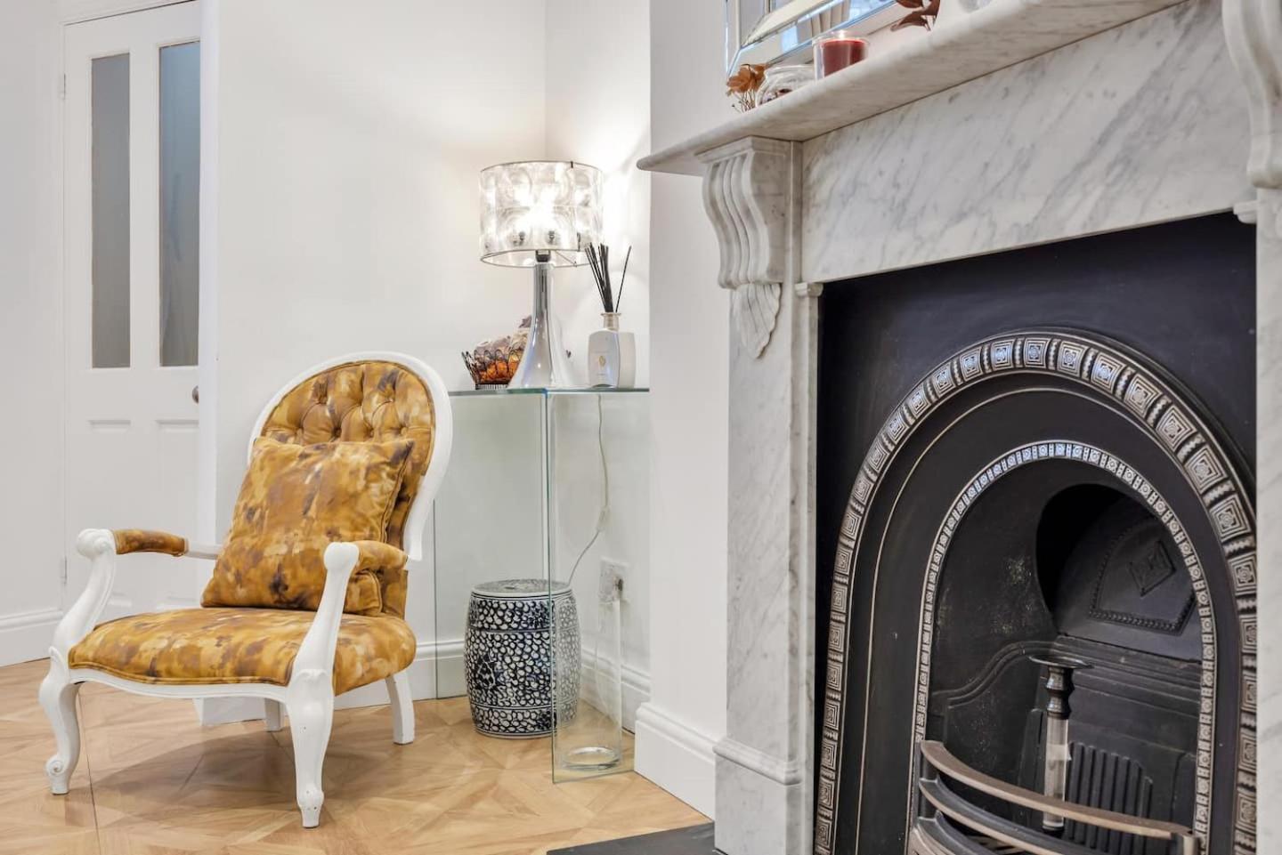 Kensington 3BR Victorian Flat Sleeps 7 Tube