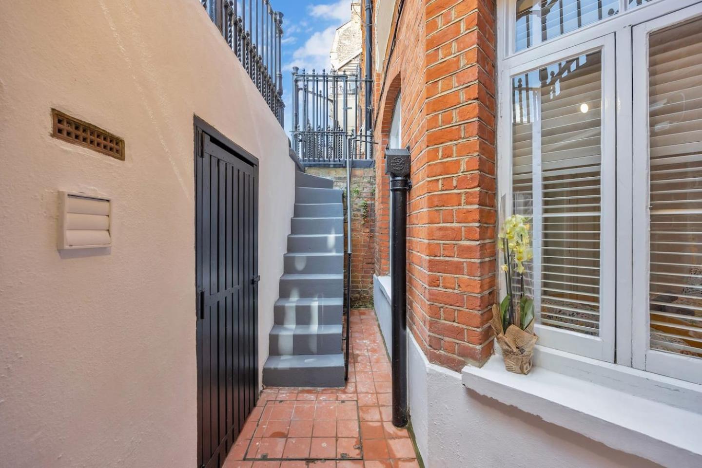 Kensington 3BR Victorian Flat Sleeps 7 Tube