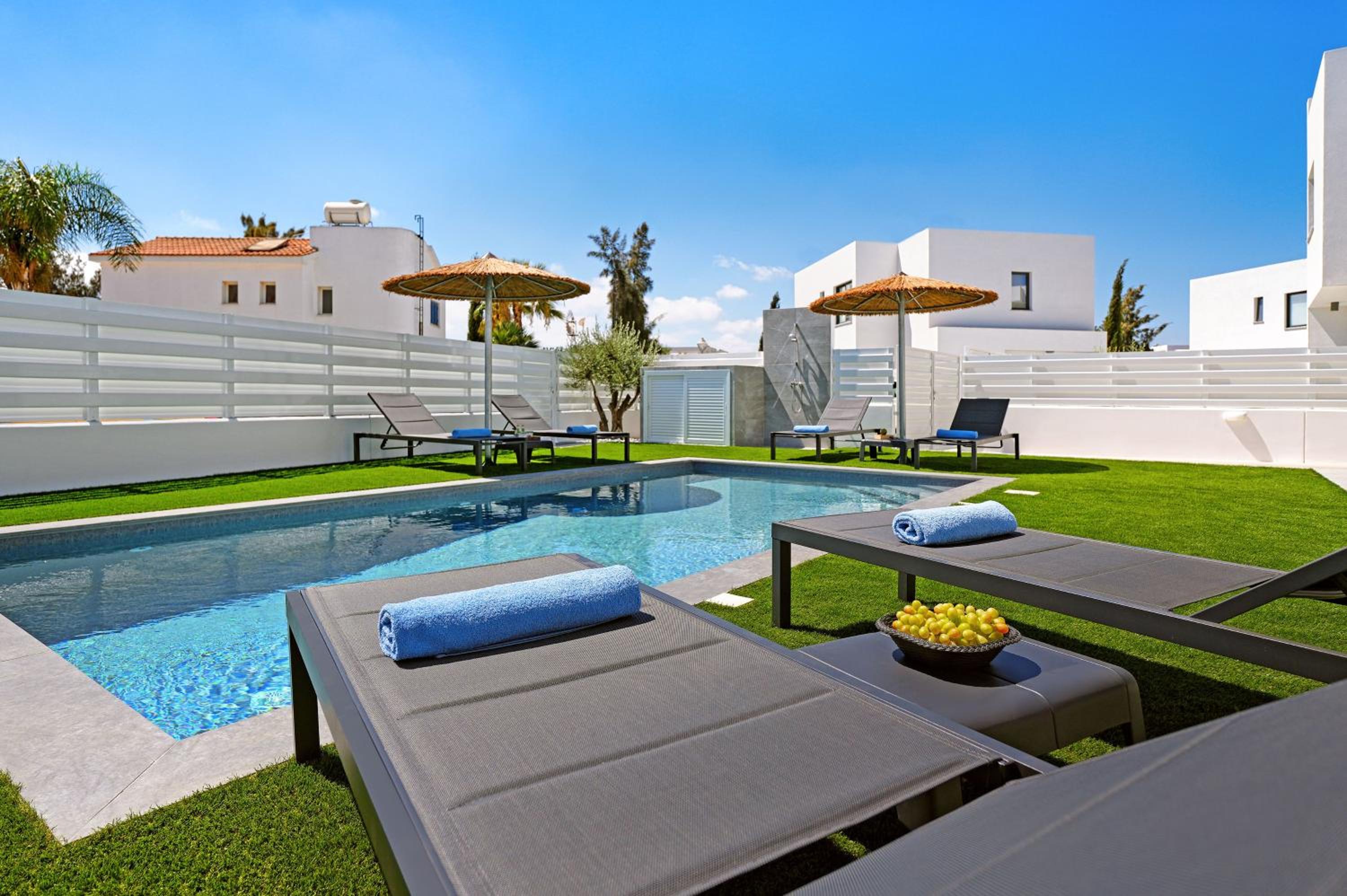 Villa Flora - 3Bed all En-suite with Private Pool
