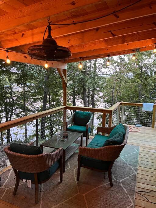 Nice little cabin at the lake view 3