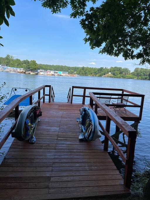 Nice little cabin at the lake view 5