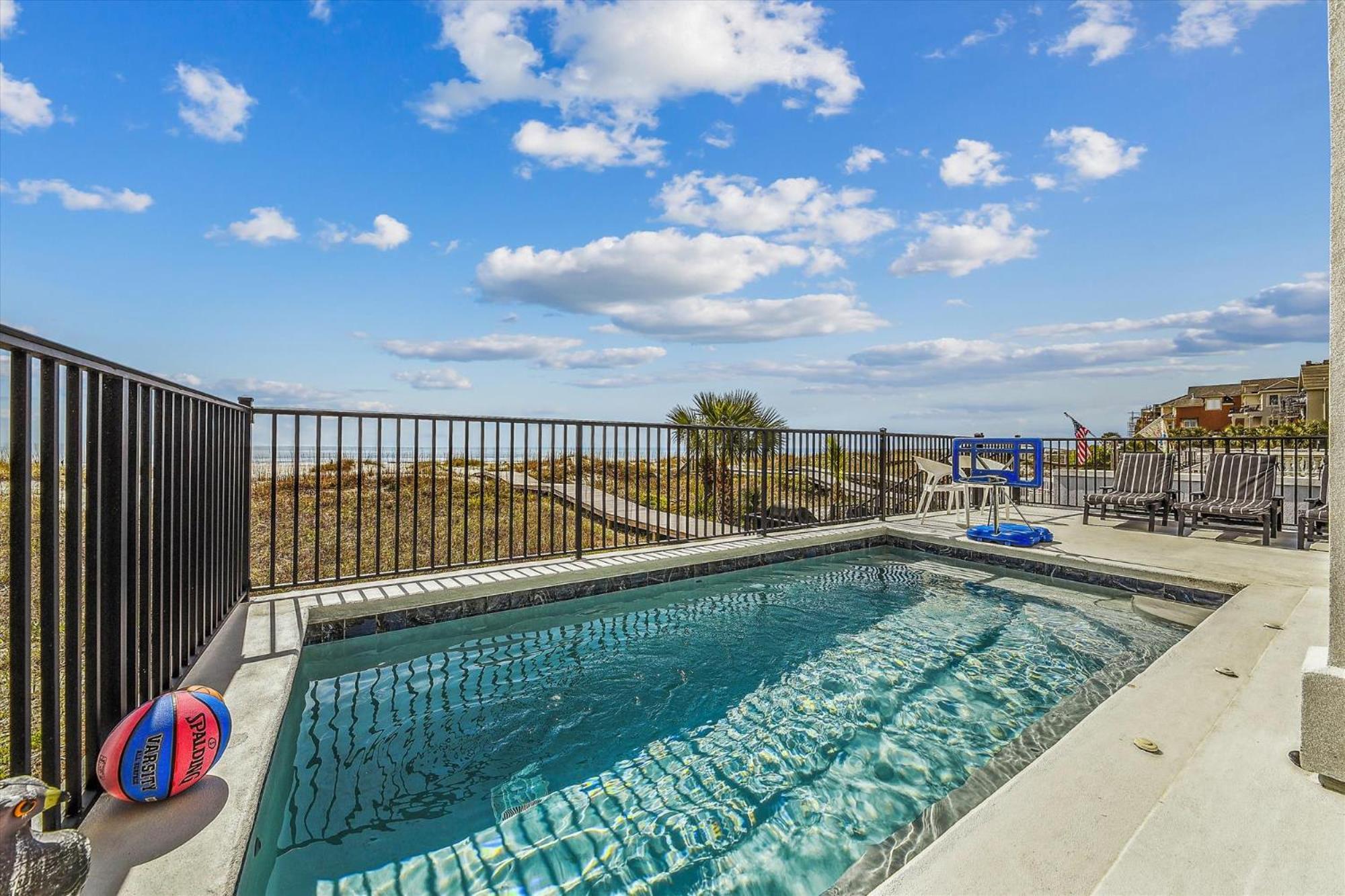 10 Collier Beach- Oceanfront, Private Beach Access, Heatable Pool, Free Activities Included view 2