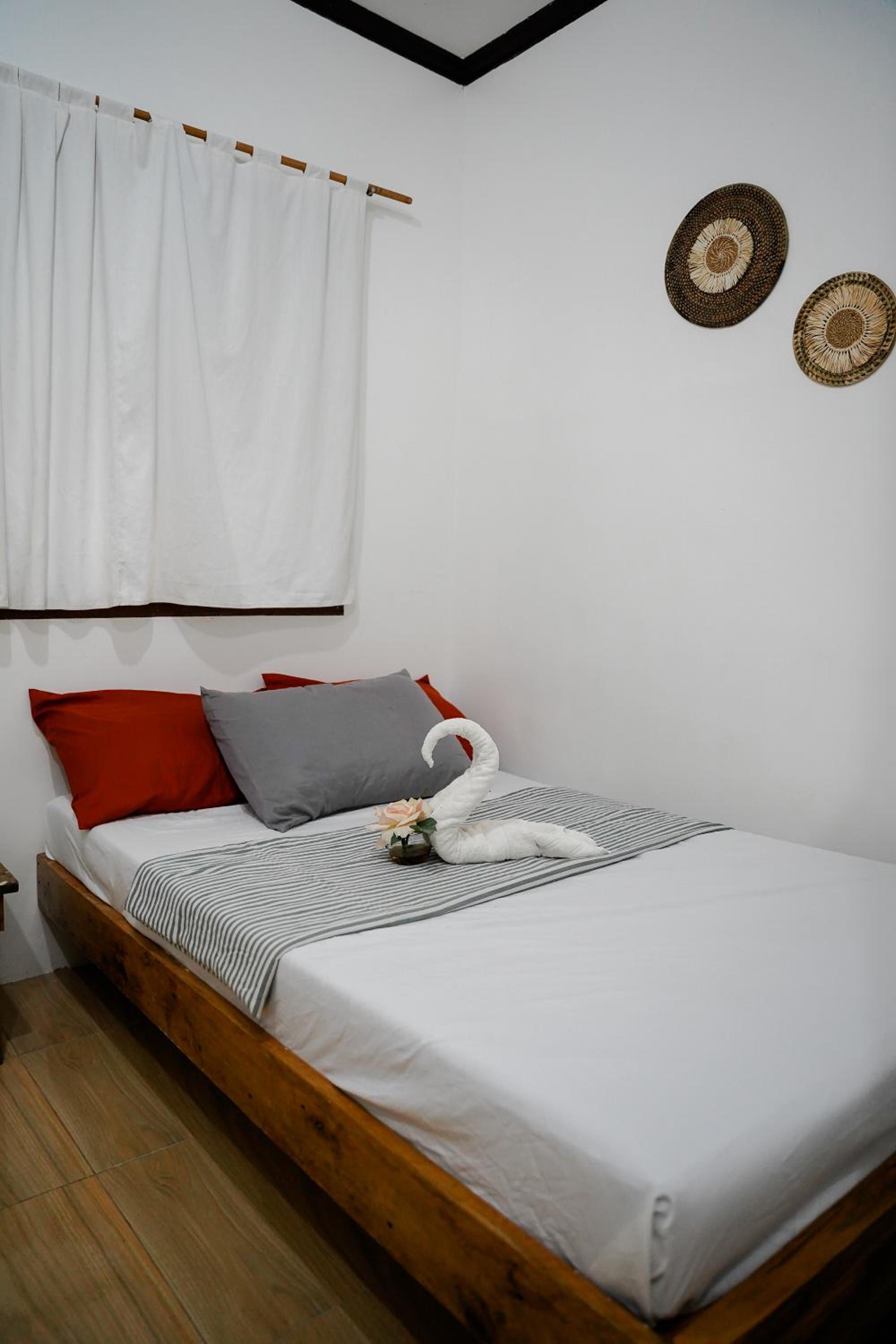 TOBY HOUSE SiARGAO