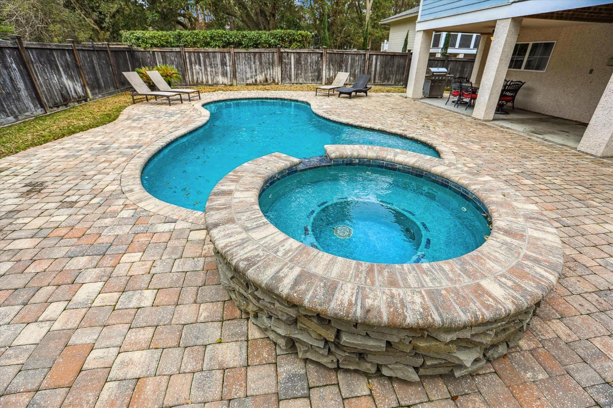 13 Moonshell Rd- Near Ocean,Huge Pool,Fully Fenced Backyard! Free Activities! view 3