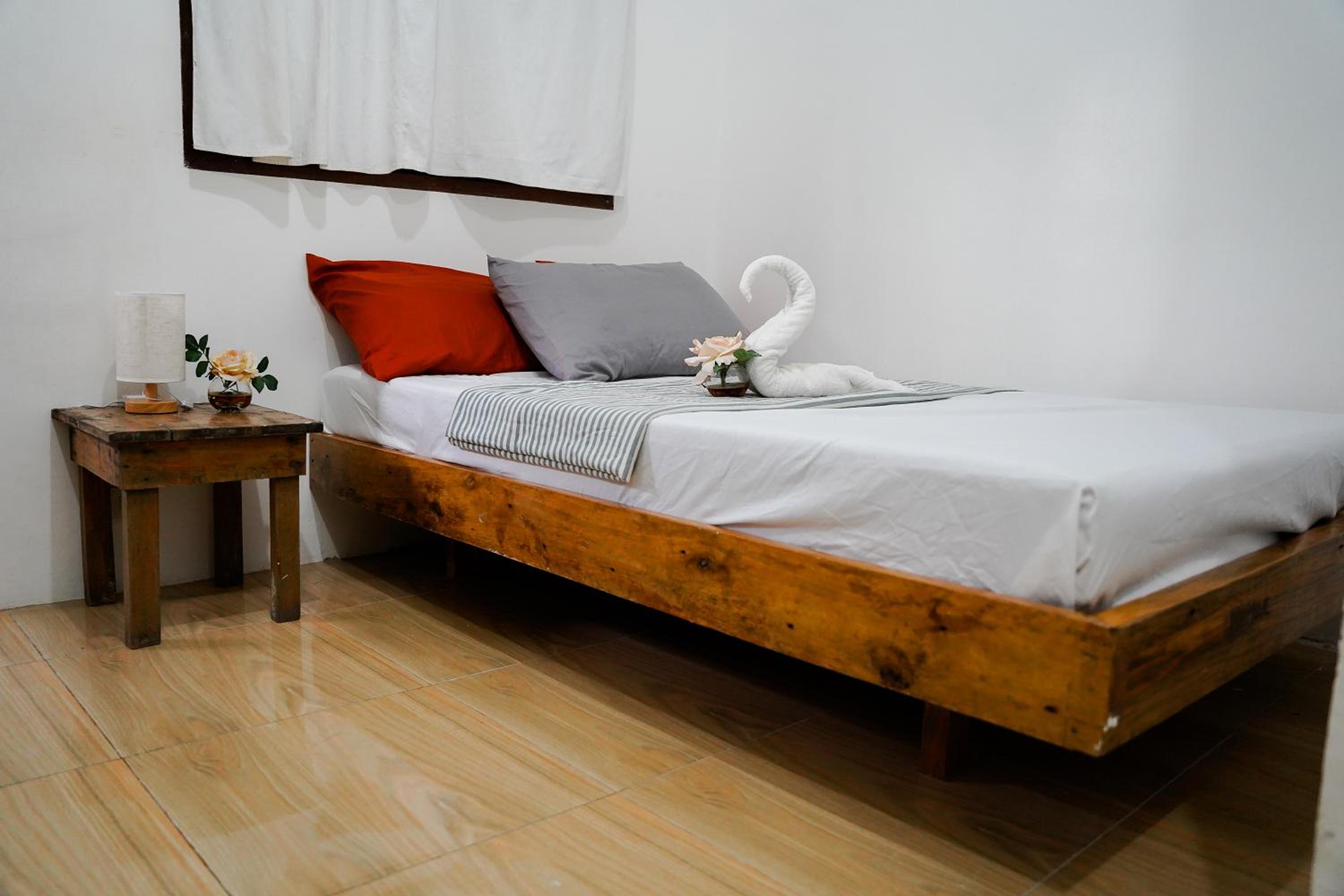 TOBY HOUSE SiARGAO