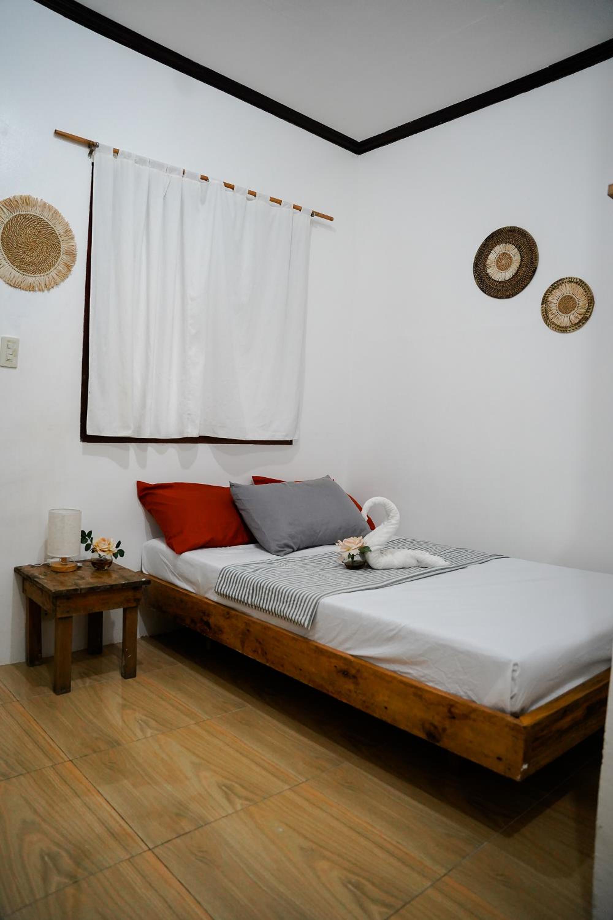 TOBY HOUSE SiARGAO