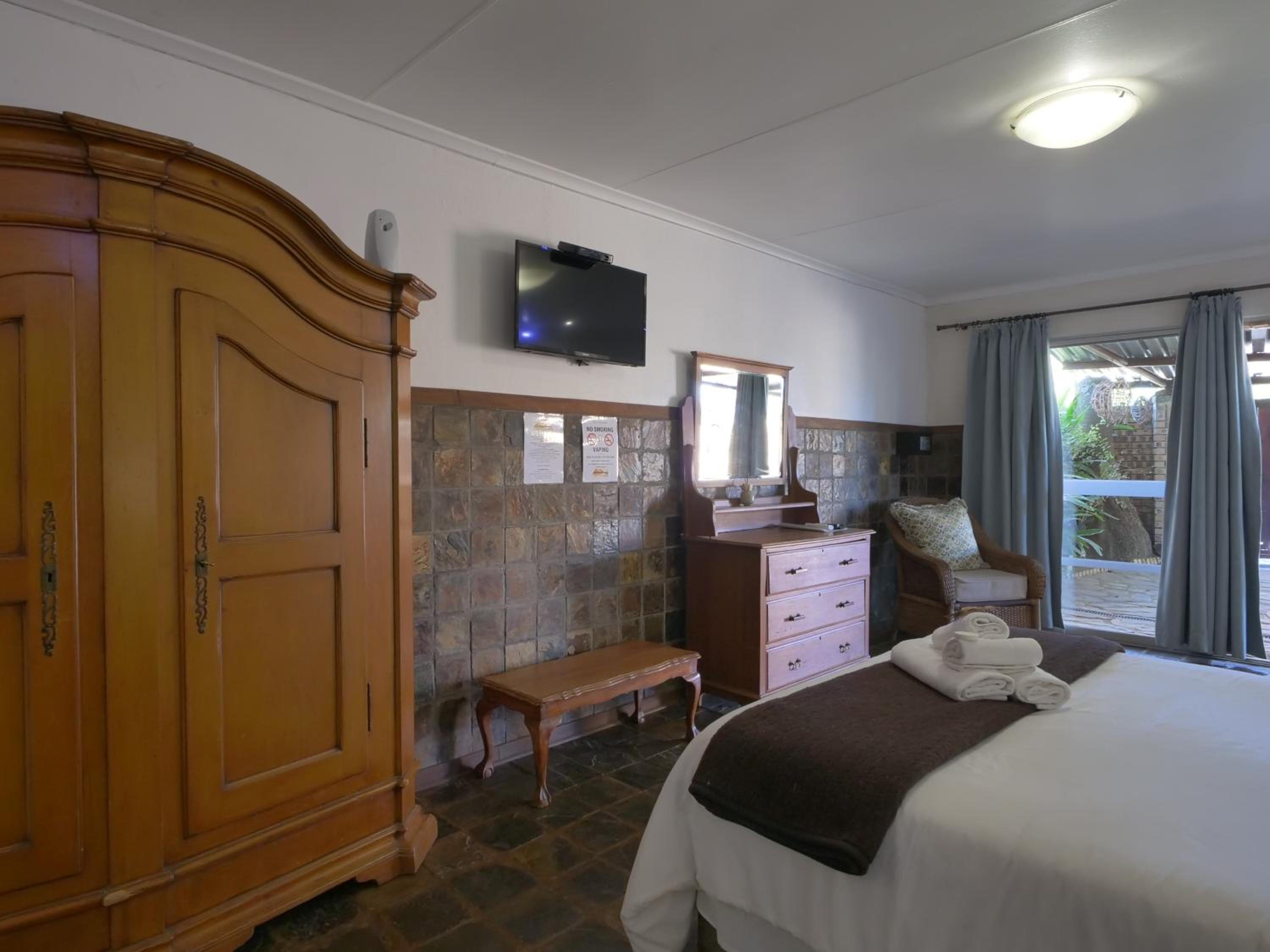 Autumn Breeze Manor Guest House