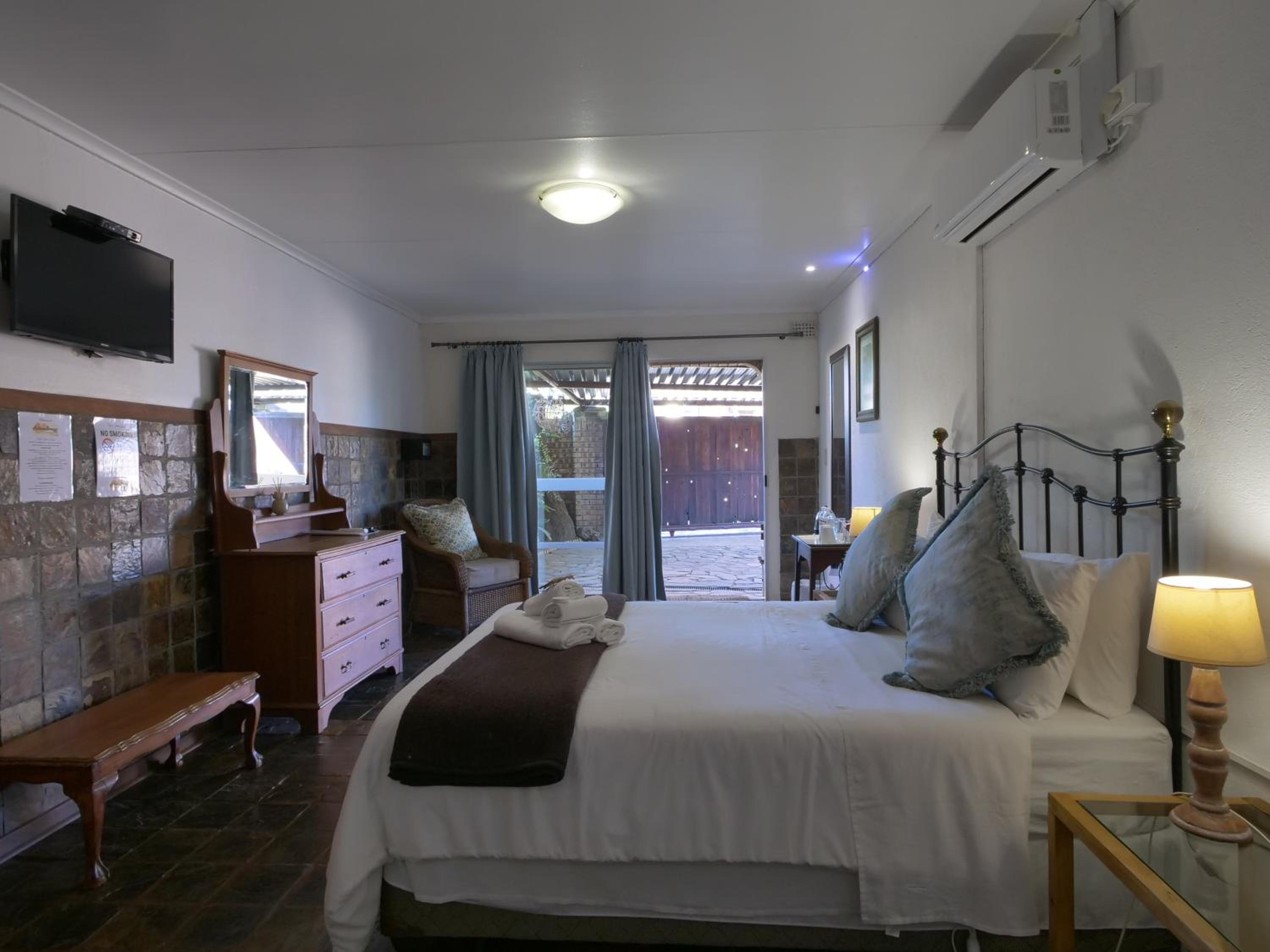 Autumn Breeze Manor Guest House