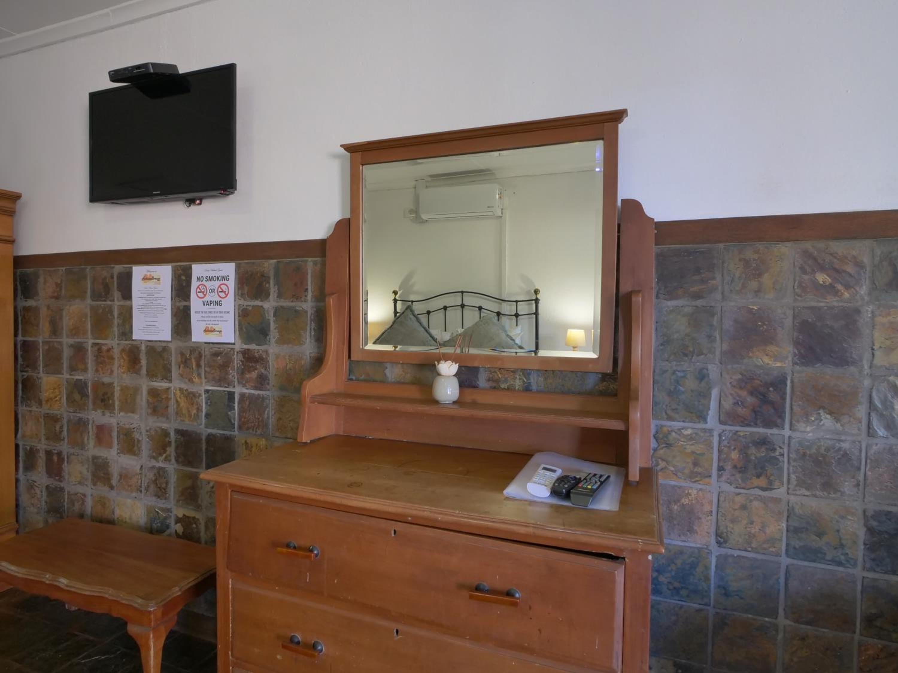 Autumn Breeze Manor Guest House