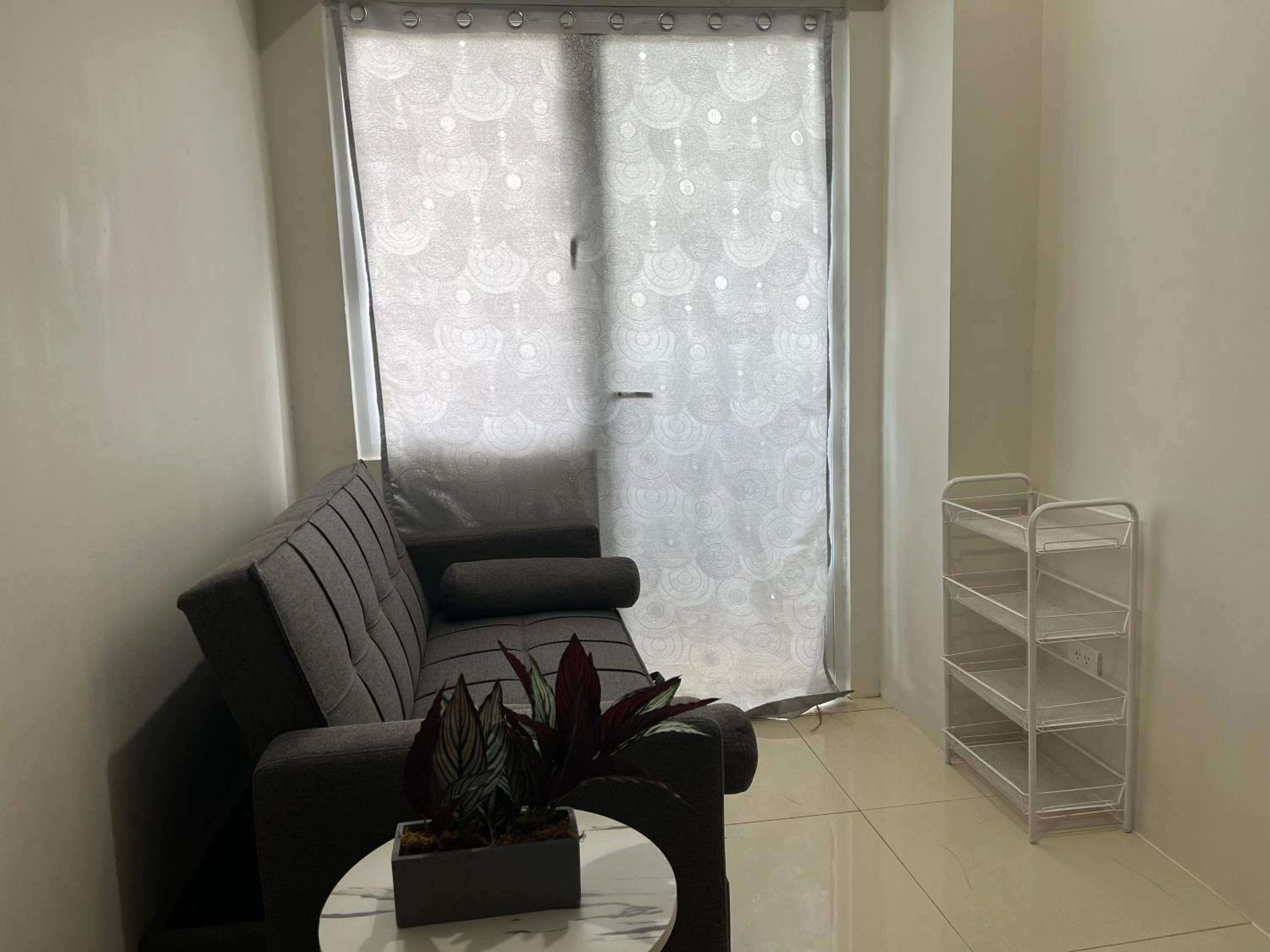 Entire unit with balcony at SMDC Field Residences, behind Sucat near NAIA view 4