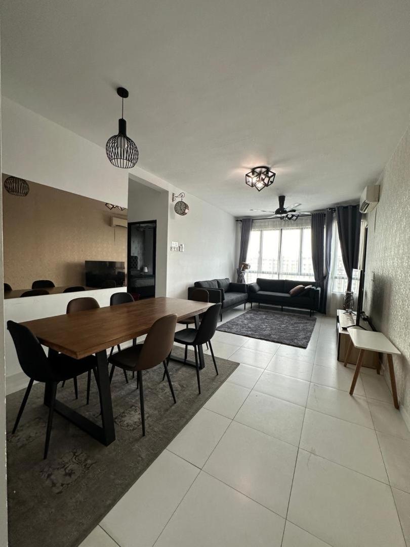 Kyra The Heights Residence Condo Ayer Keroh Melaka WiFi, Netflix & Pool photo 3