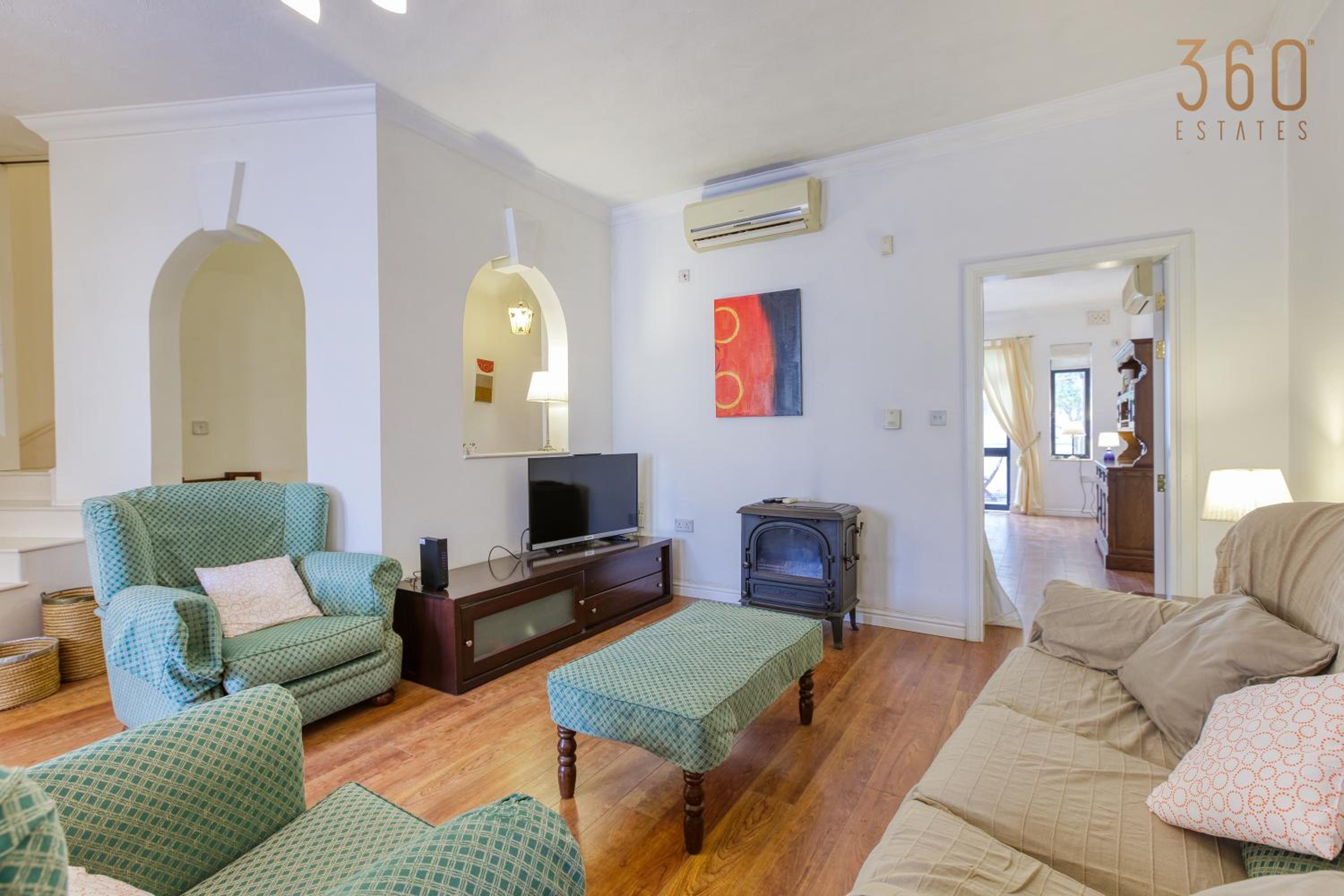 Charming 3BR Townhouse with Terraces in Balzan by 360 Estates view 4