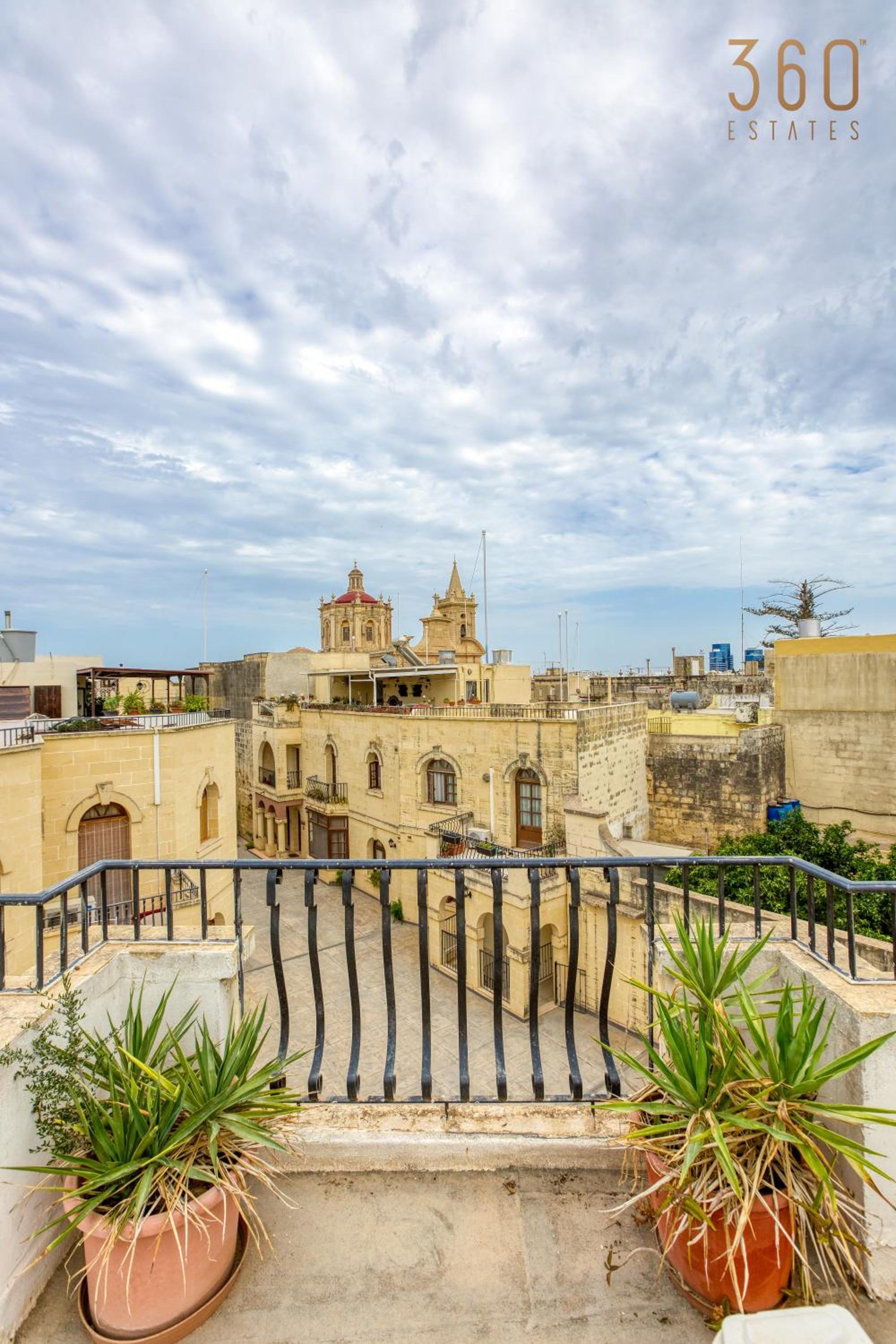 Charming 3BR Townhouse with Terraces in Balzan by 360 Estates view 5