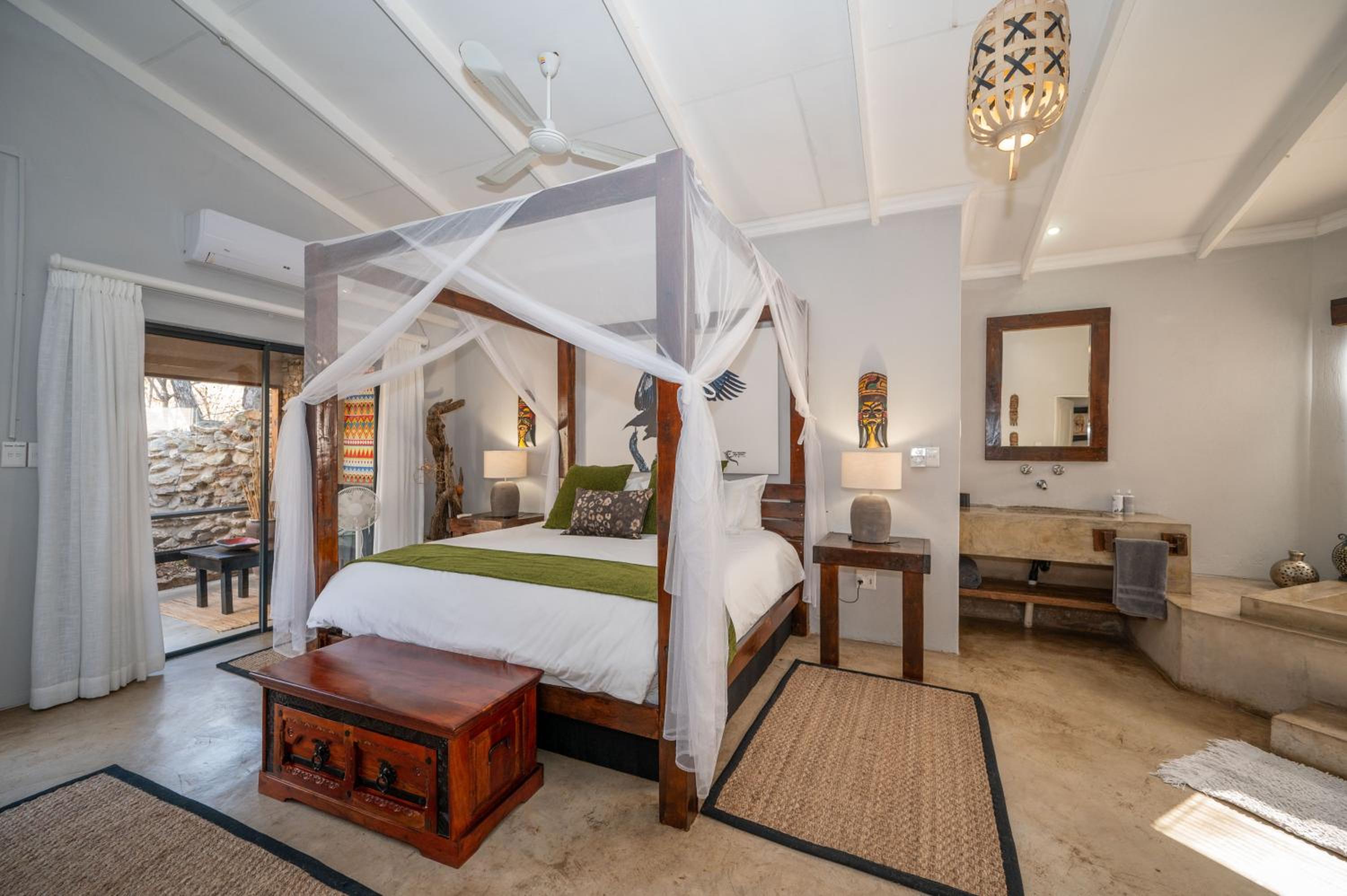 Foxy Crocodile Bush Lodge & Kruger Safaris
