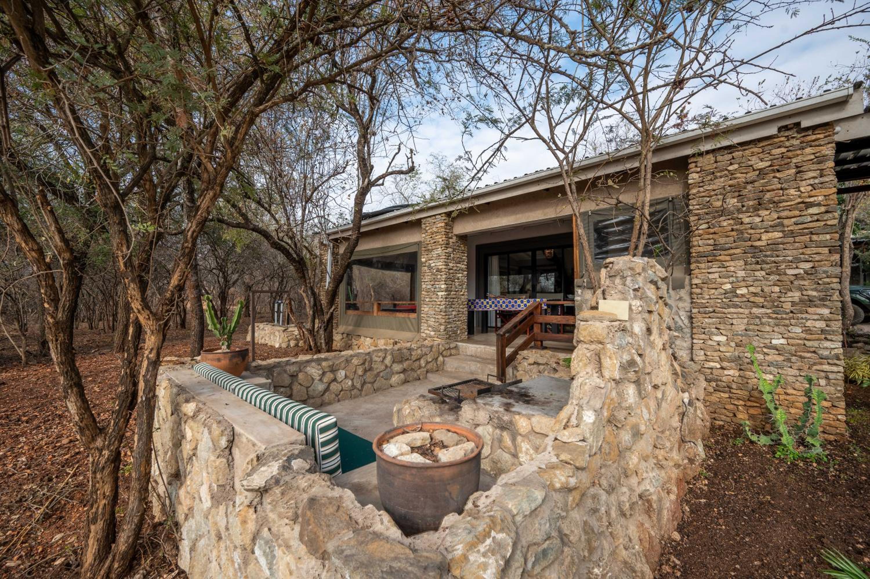 Foxy Crocodile Bush Lodge & Kruger Safaris