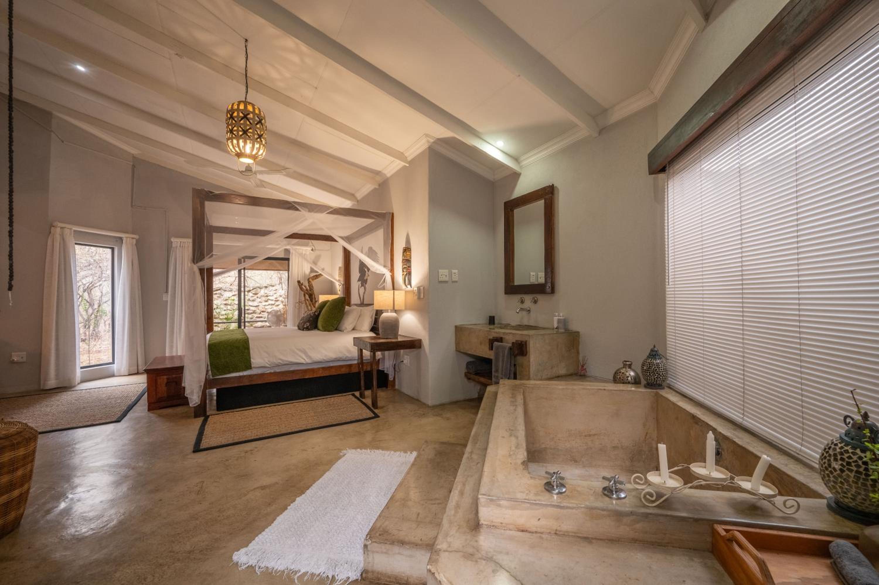 Foxy Crocodile Bush Lodge & Kruger Safaris