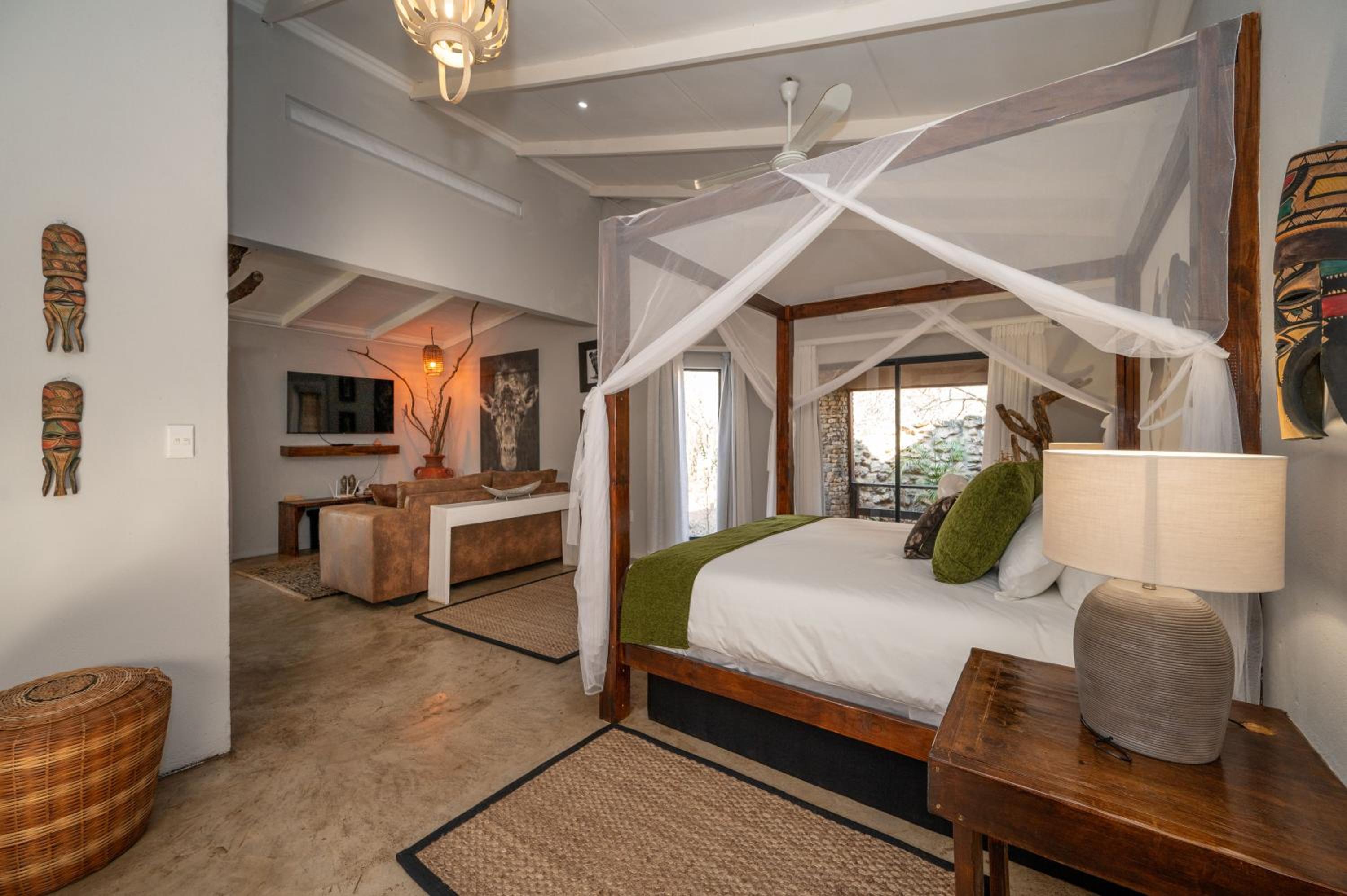 Foxy Crocodile Bush Lodge & Kruger Safaris