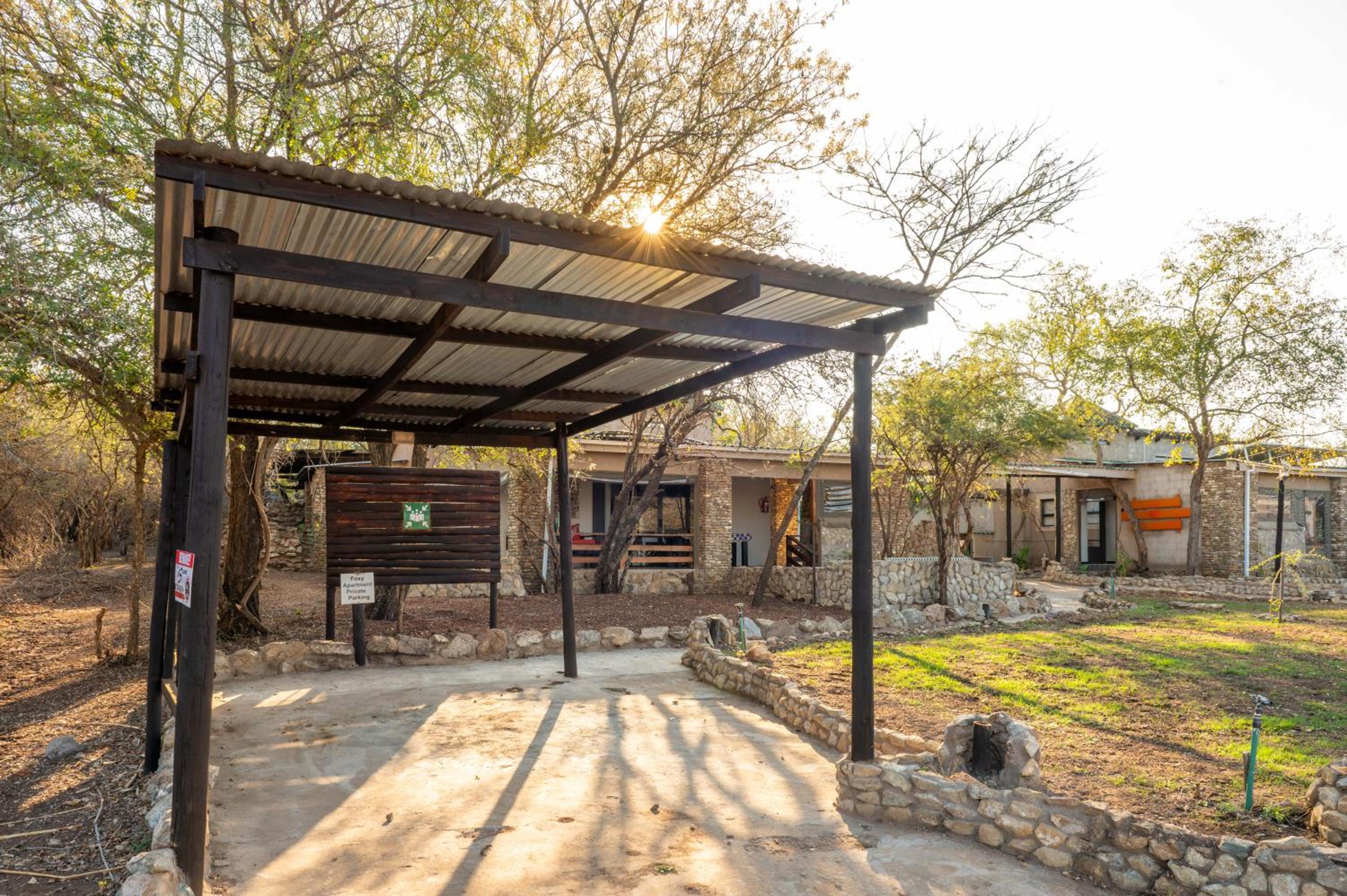Foxy Crocodile Bush Lodge & Kruger Safaris