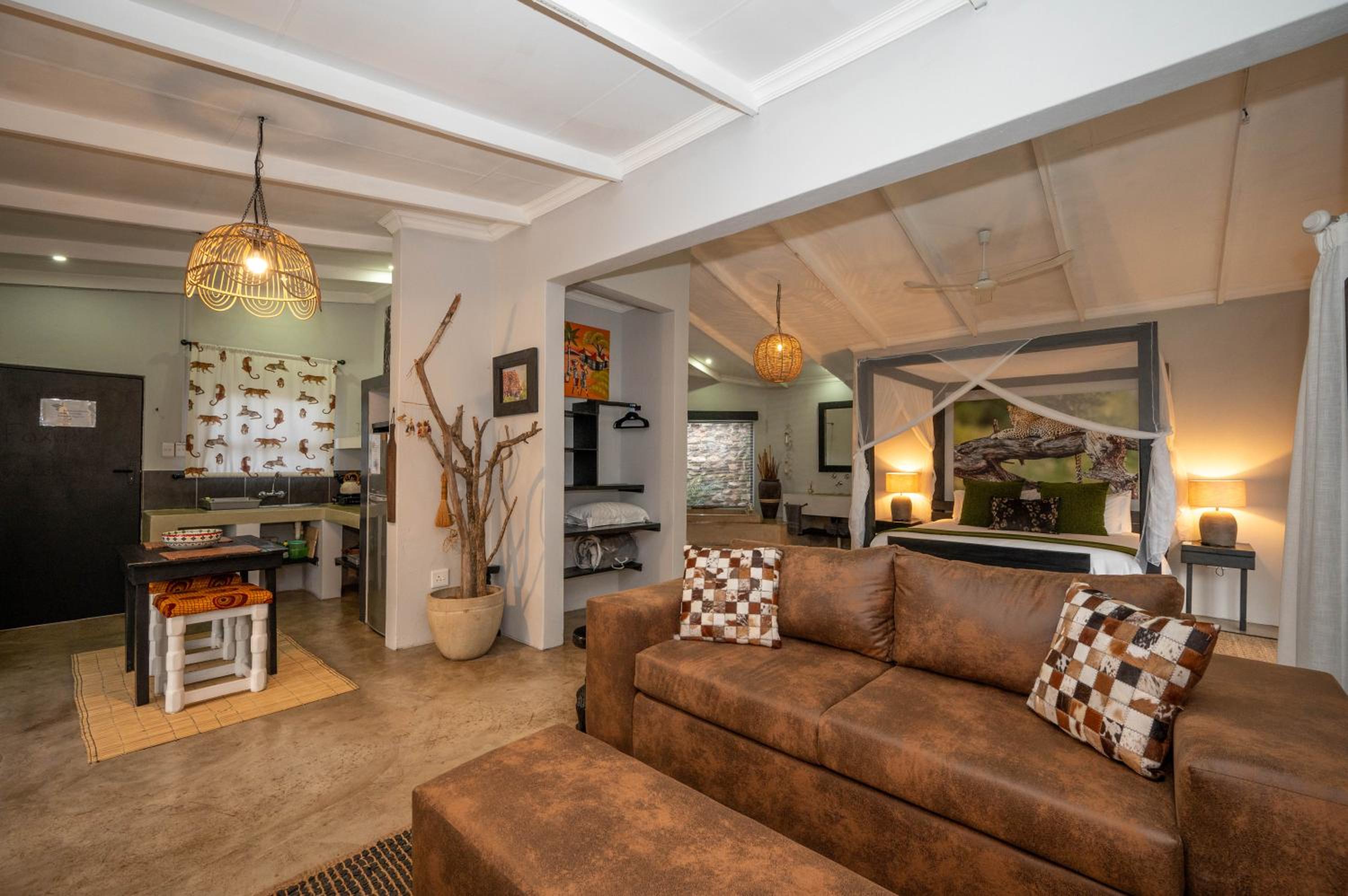 Foxy Crocodile Bush Lodge & Kruger Safaris