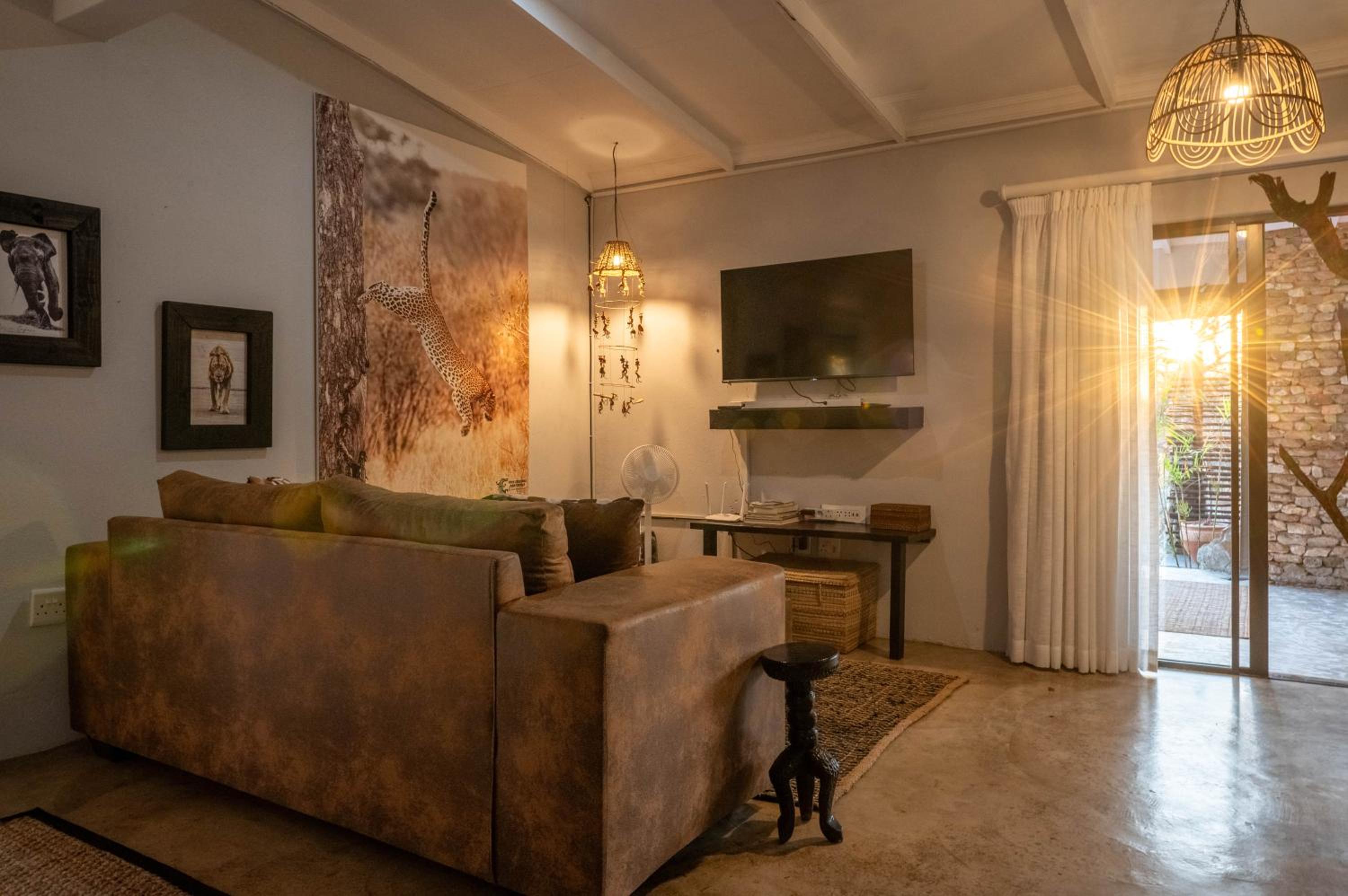 Foxy Crocodile Bush Lodge & Kruger Safaris