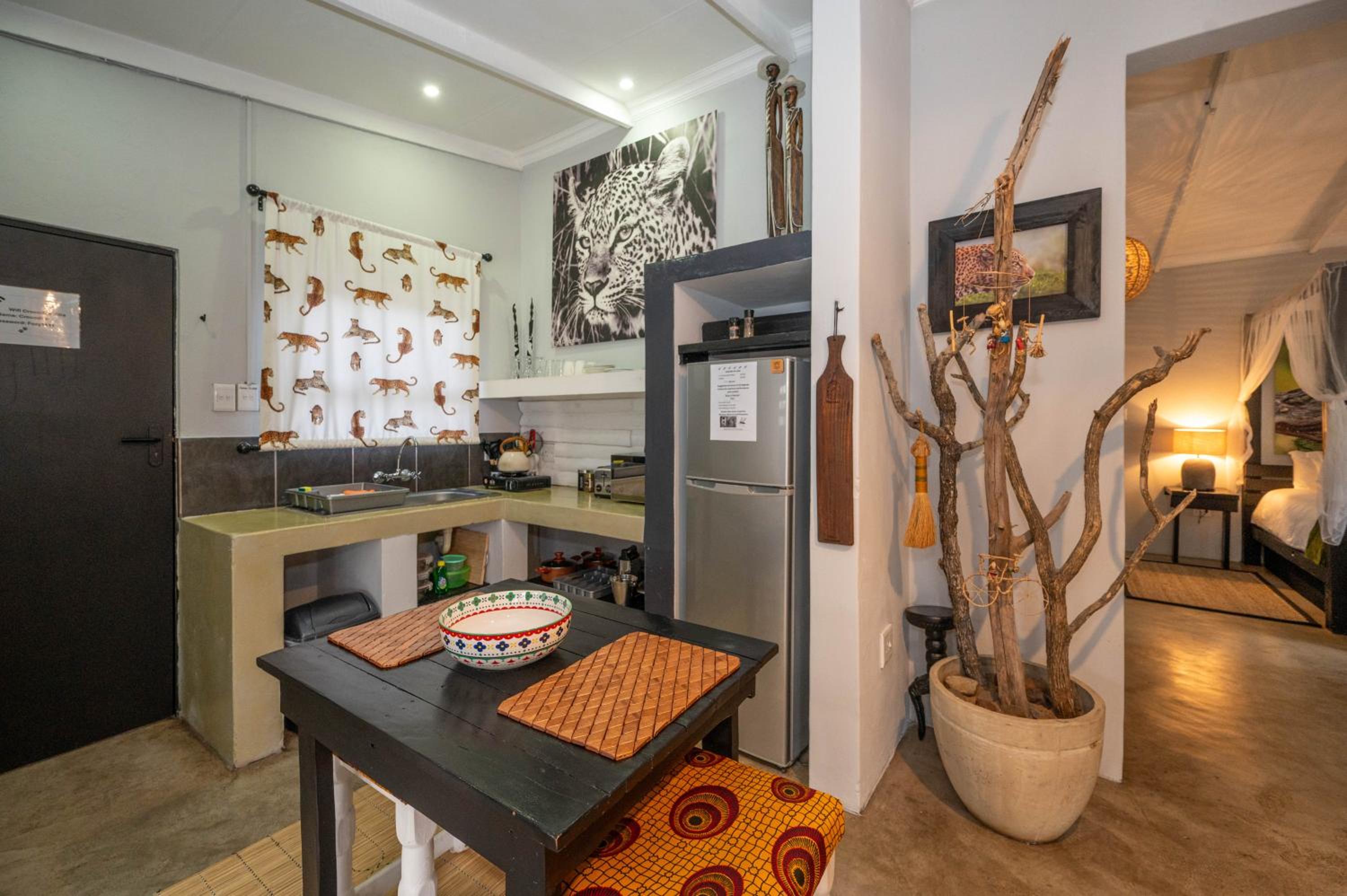 Foxy Crocodile Bush Lodge & Kruger Safaris