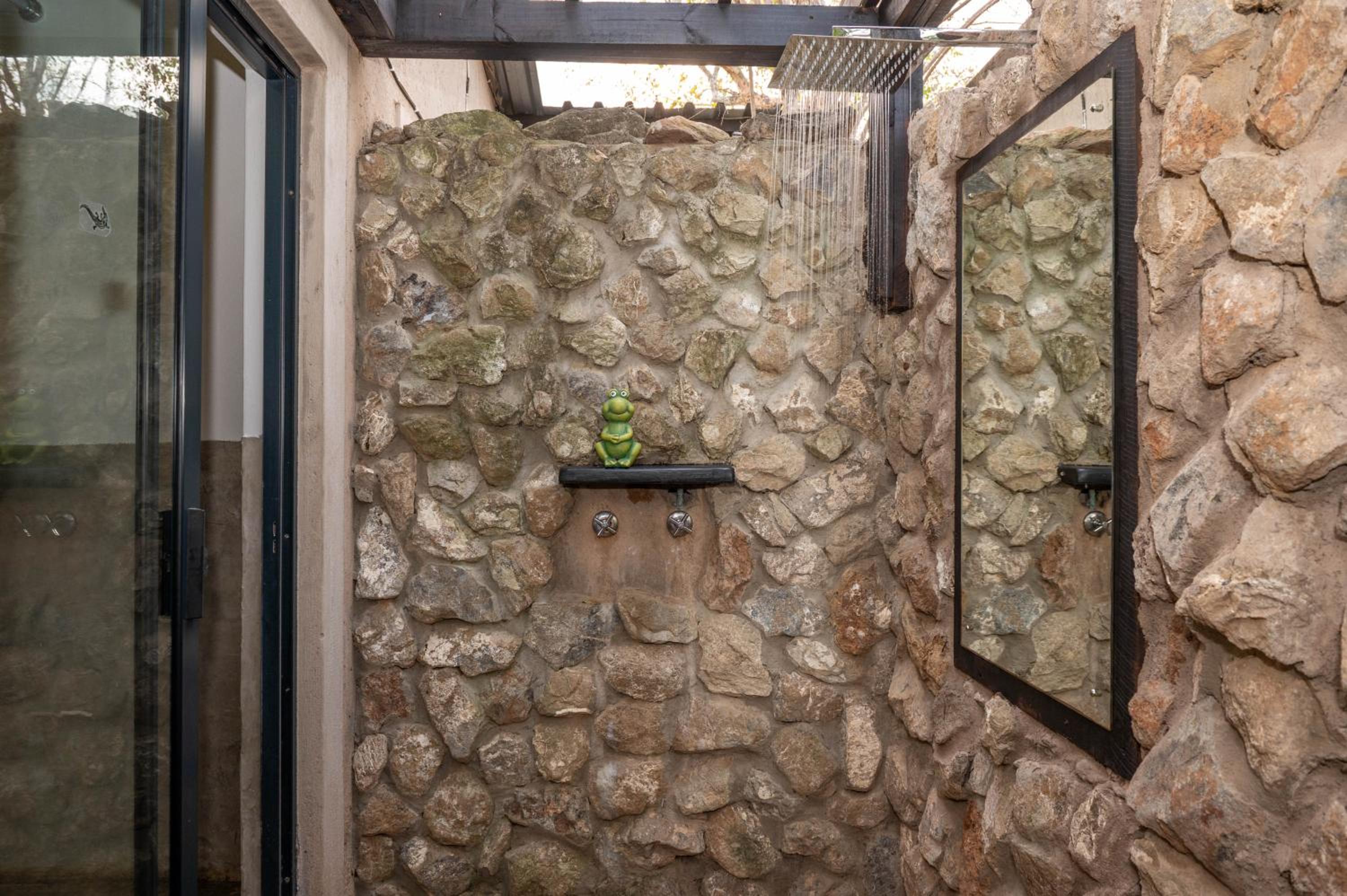 Foxy Crocodile Bush Lodge & Kruger Safaris