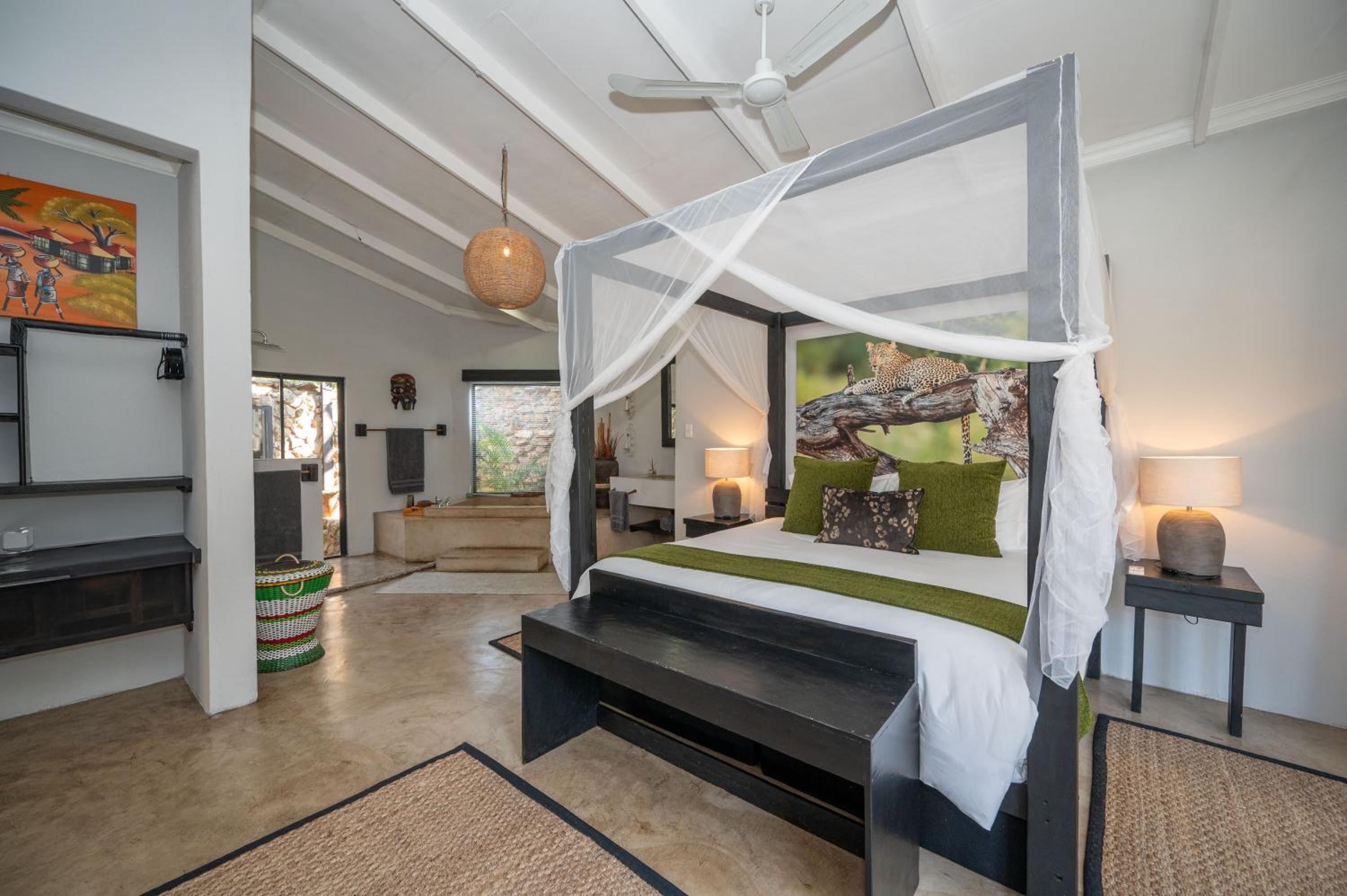 Foxy Crocodile Bush Lodge & Kruger Safaris