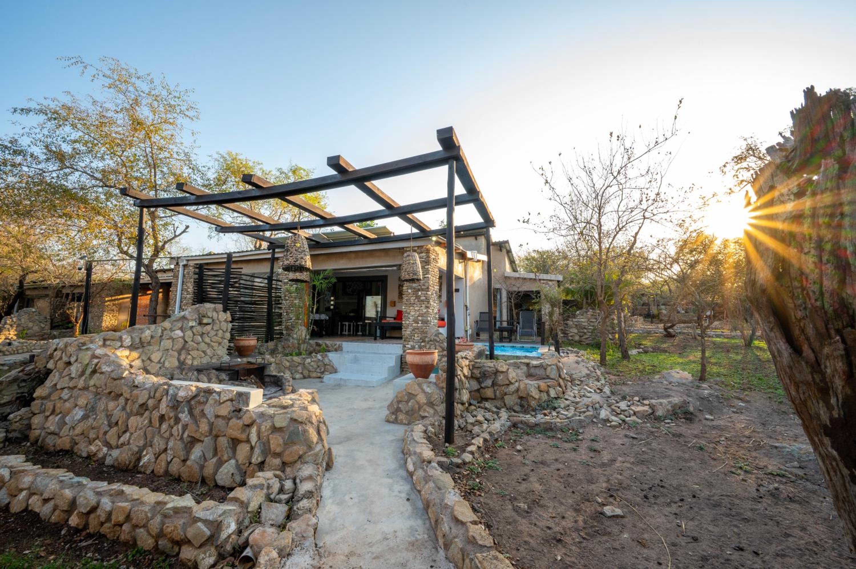 Foxy Crocodile Bush Lodge & Kruger Safaris