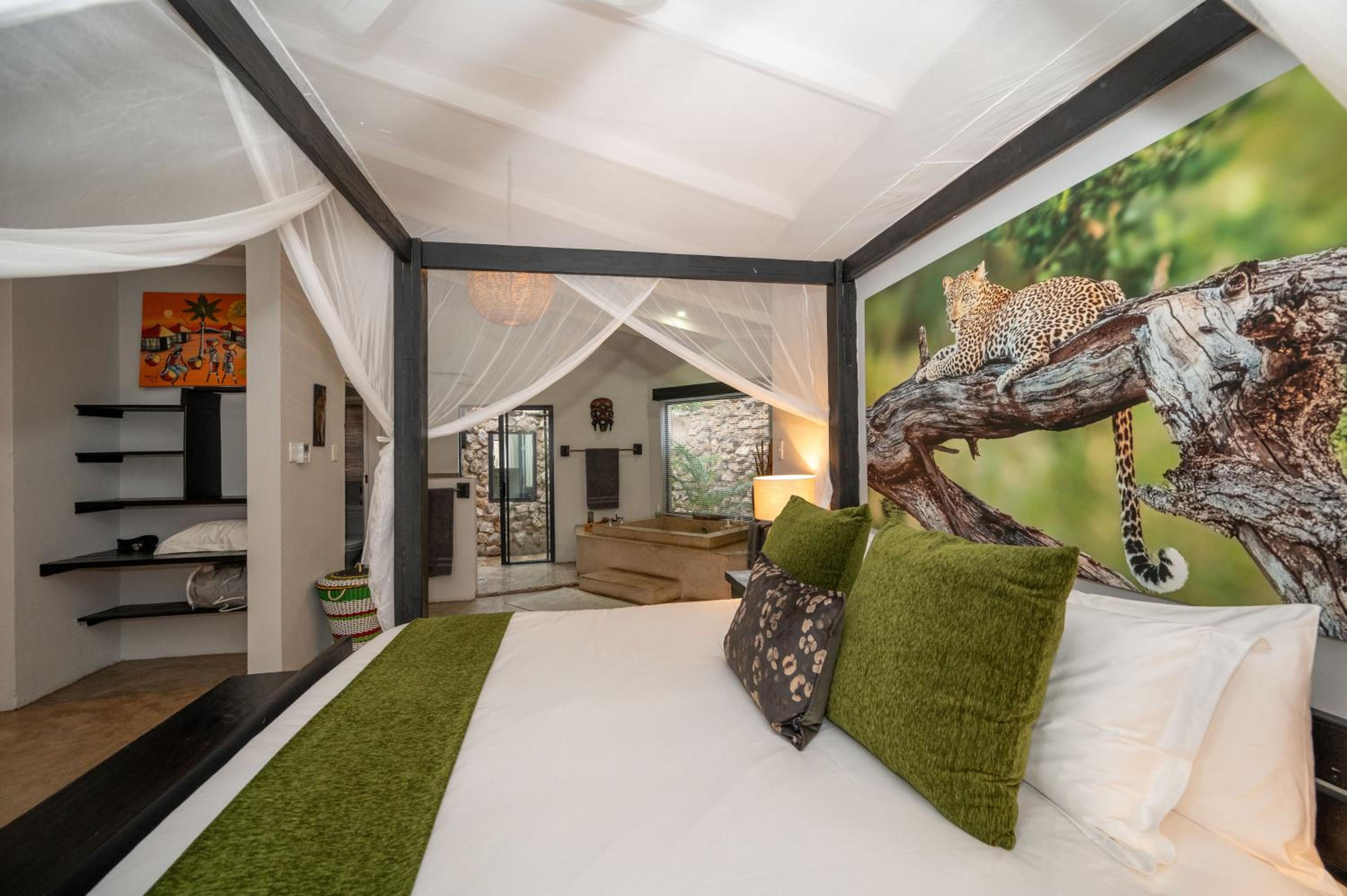 Foxy Crocodile Bush Lodge & Kruger Safaris