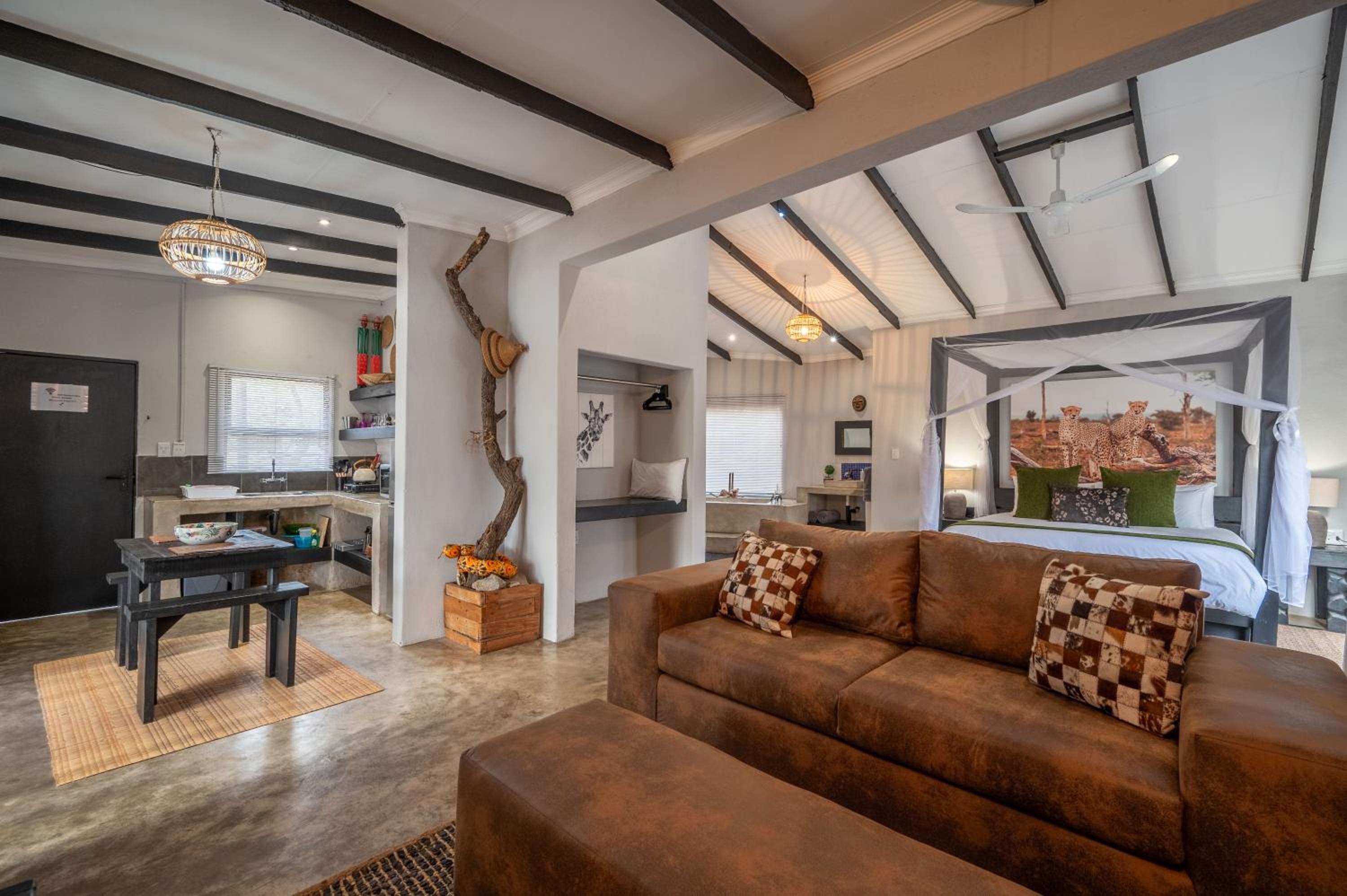 Foxy Crocodile Bush Lodge & Kruger Safaris