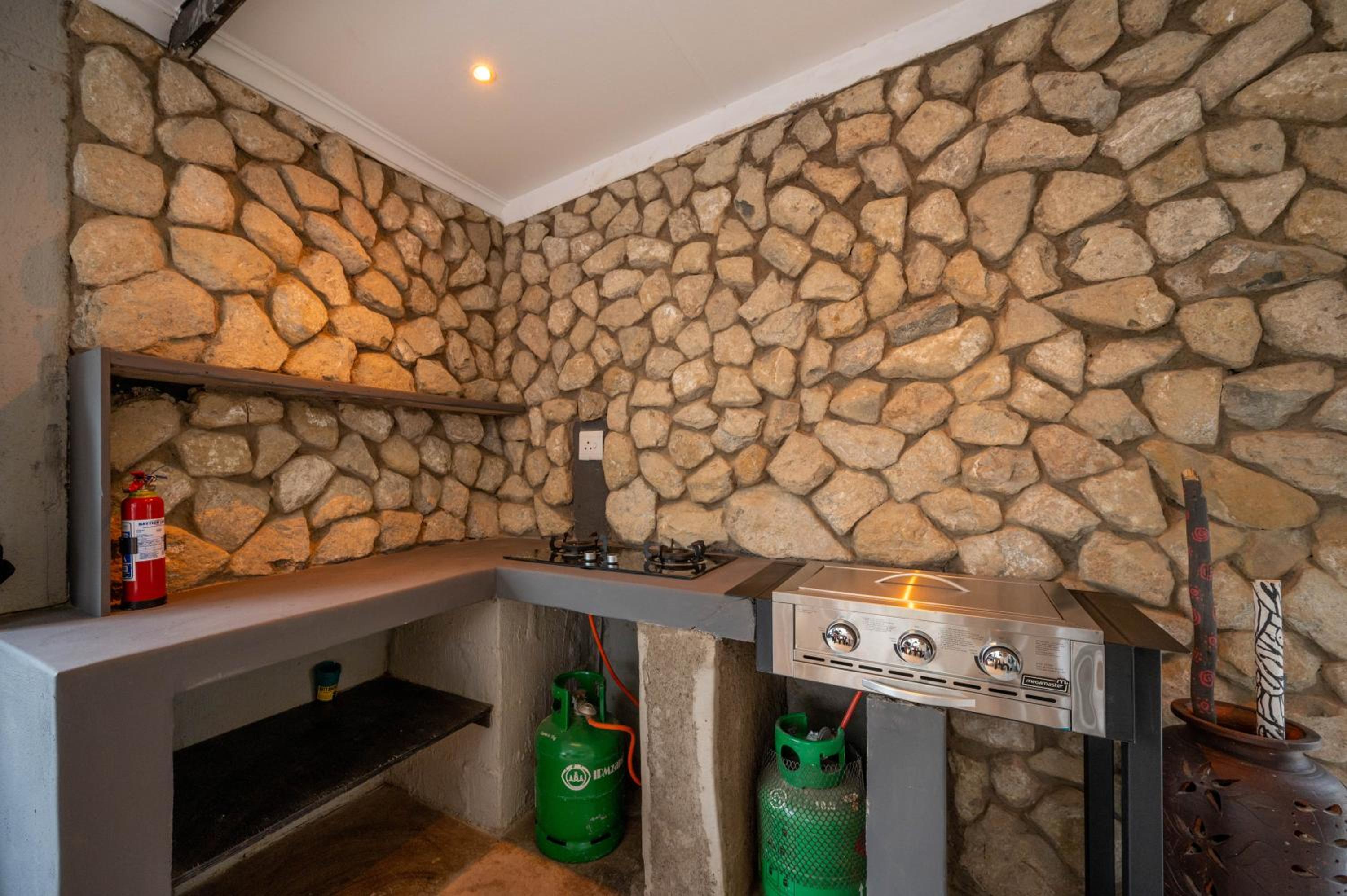 Foxy Crocodile Bush Lodge & Kruger Safaris