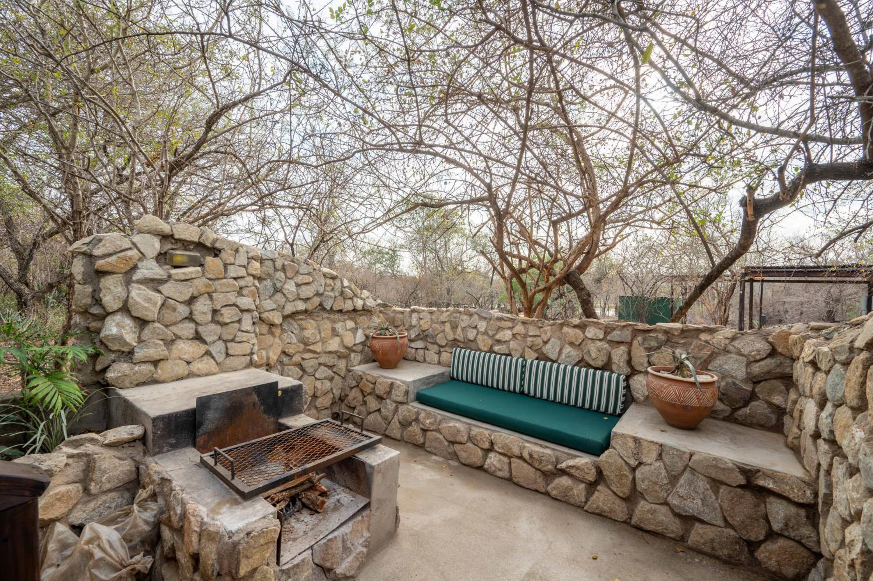 Foxy Crocodile Bush Lodge & Kruger Safaris