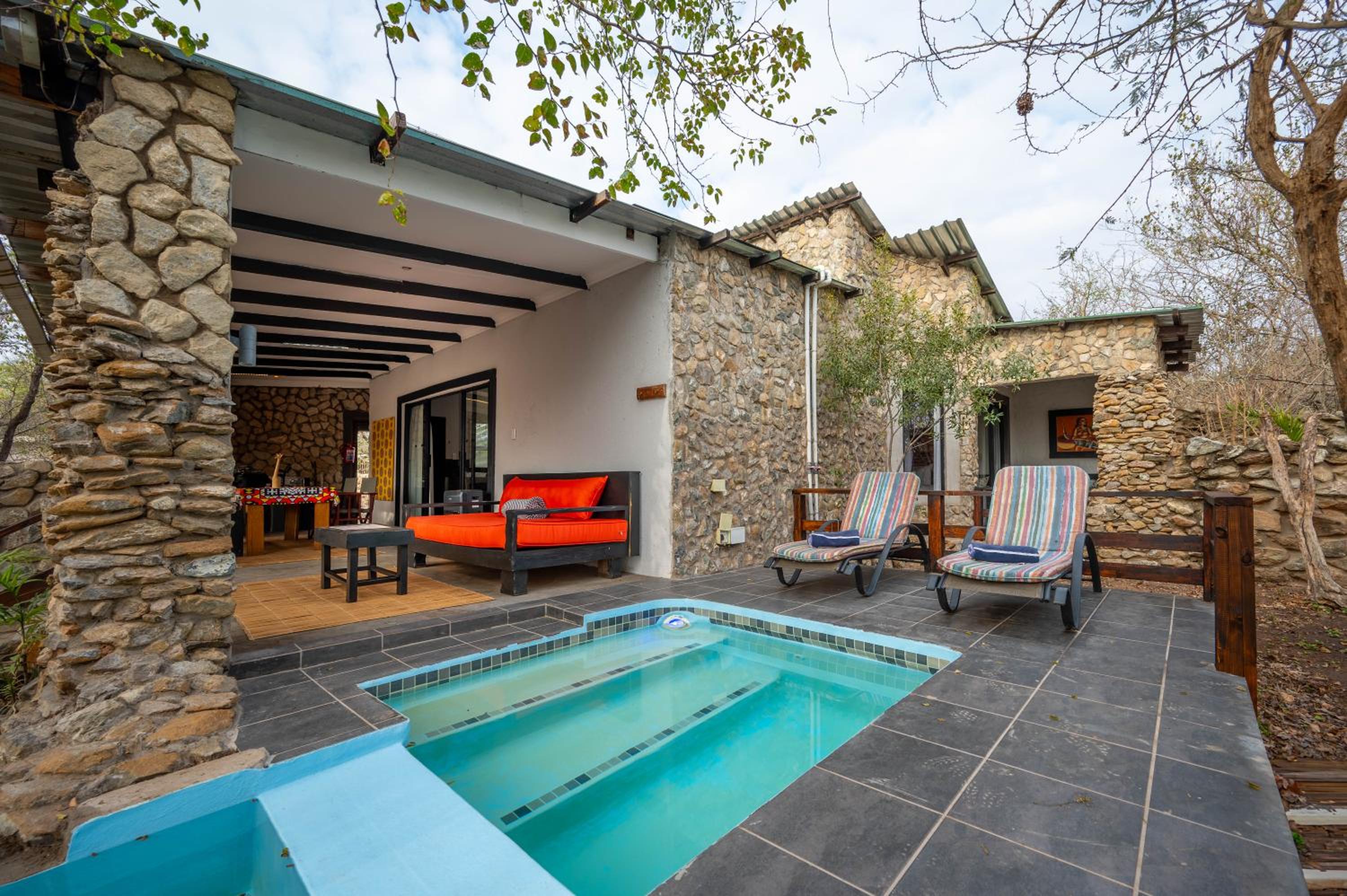 Foxy Crocodile Bush Lodge & Kruger Safaris