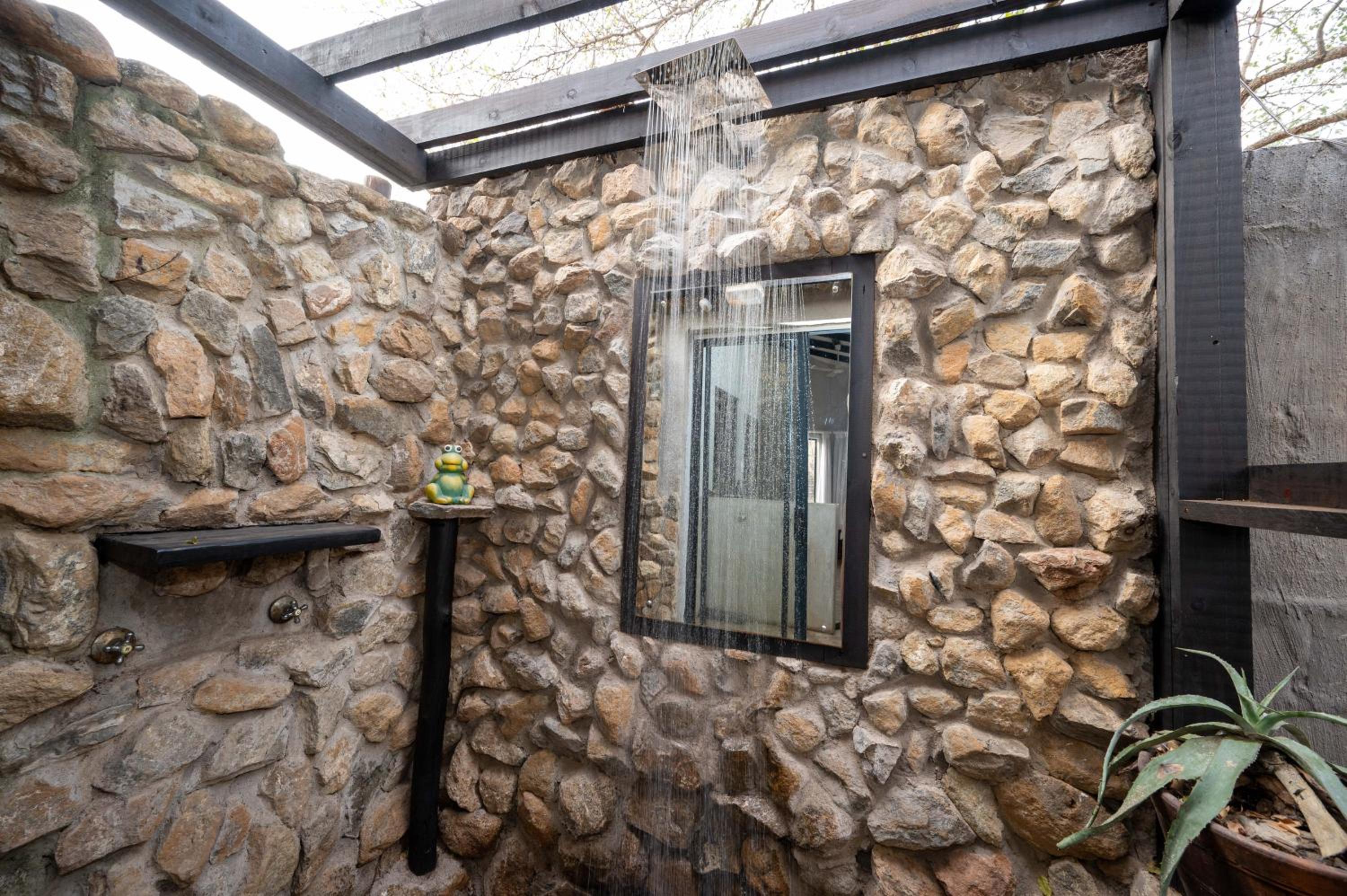 Foxy Crocodile Bush Lodge & Kruger Safaris