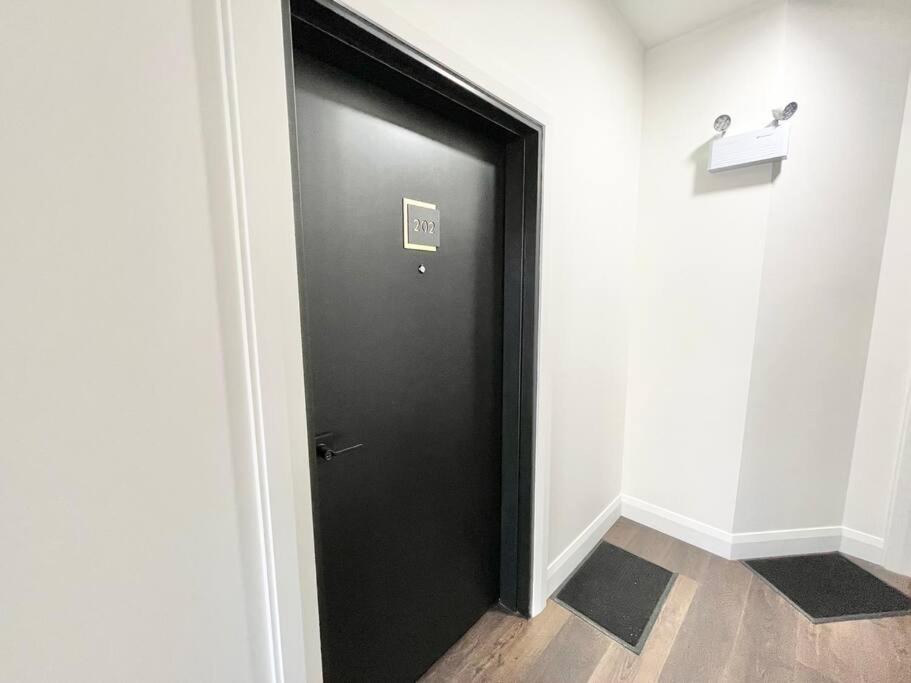Charming 1 Bed Apt in Prime Westboro