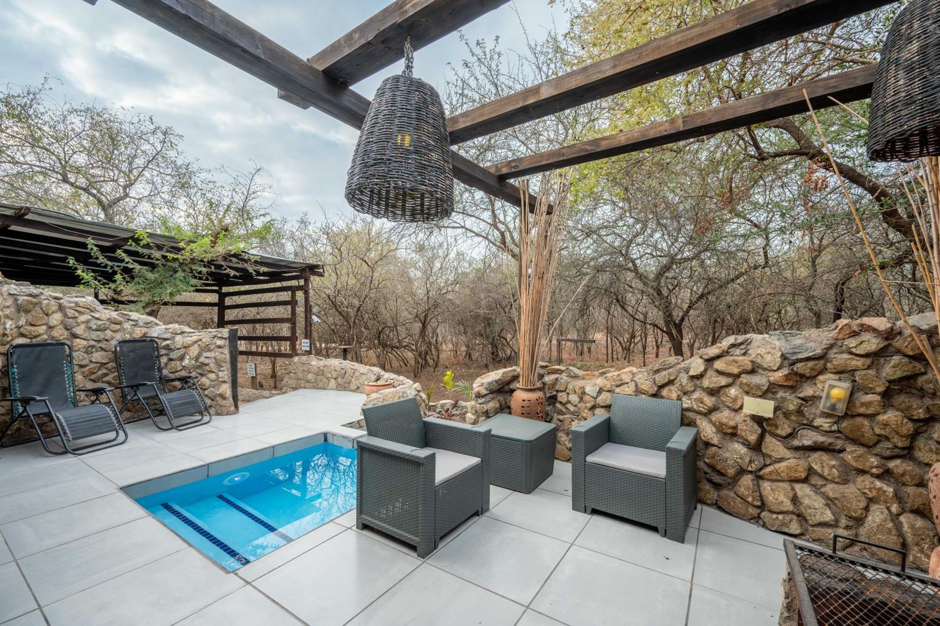Foxy Crocodile Bush Lodge & Kruger Safaris