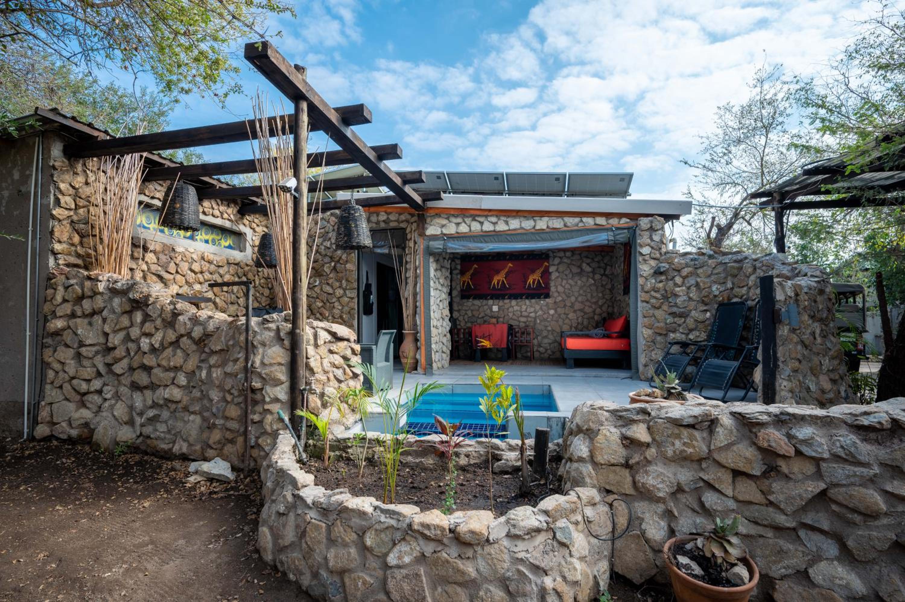 Foxy Crocodile Bush Lodge & Kruger Safaris