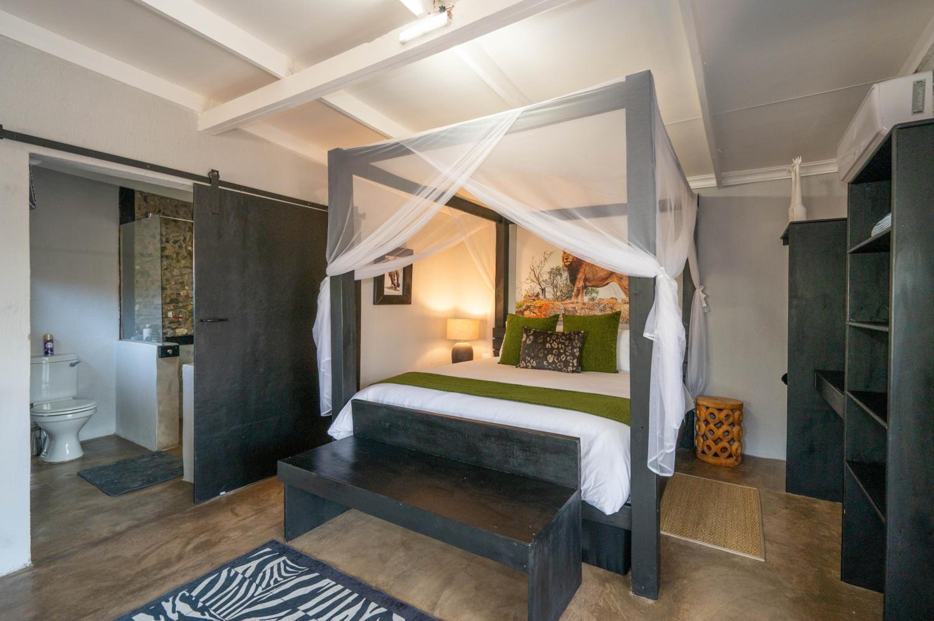 Foxy Crocodile Bush Lodge & Kruger Safaris