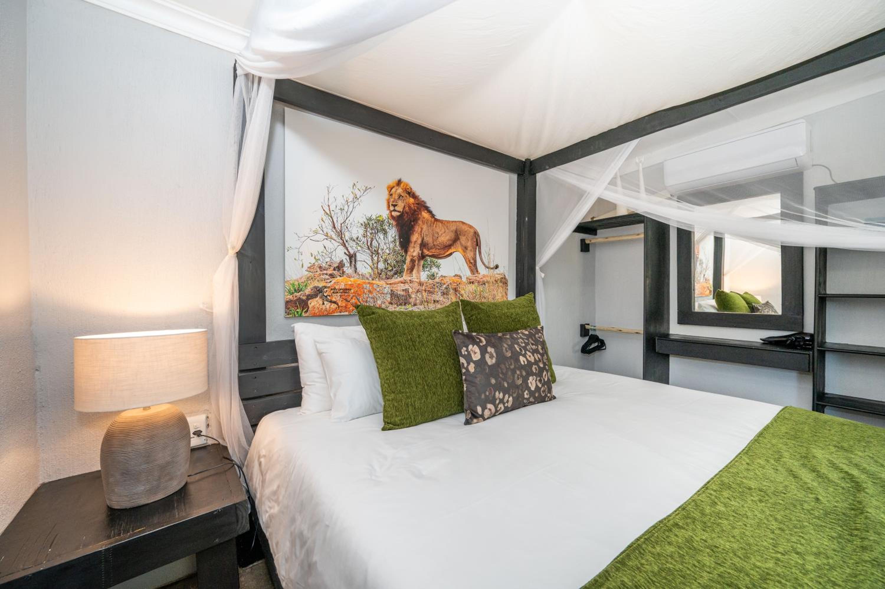 Foxy Crocodile Bush Lodge & Kruger Safaris