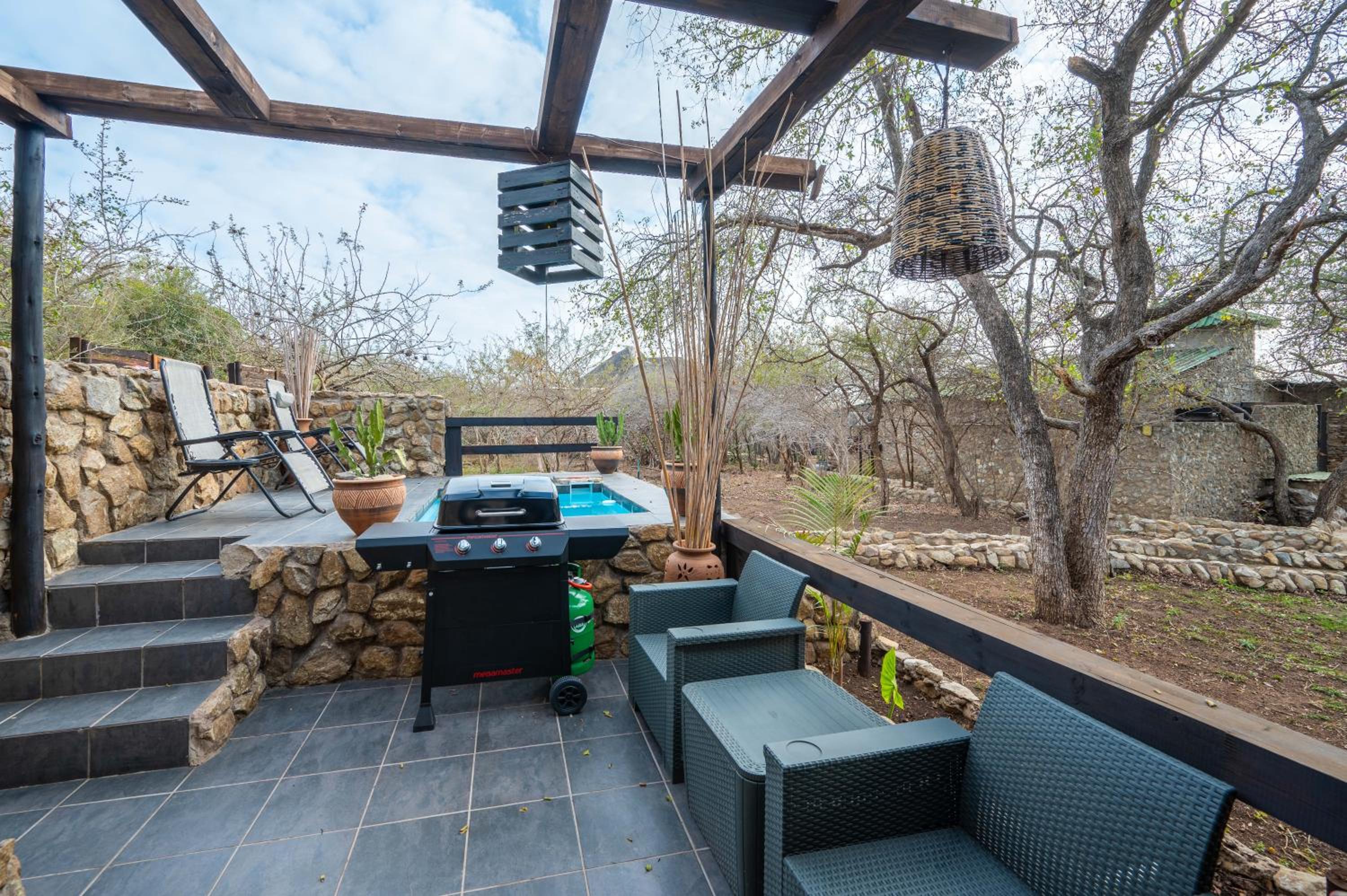 Foxy Crocodile Bush Lodge & Kruger Safaris