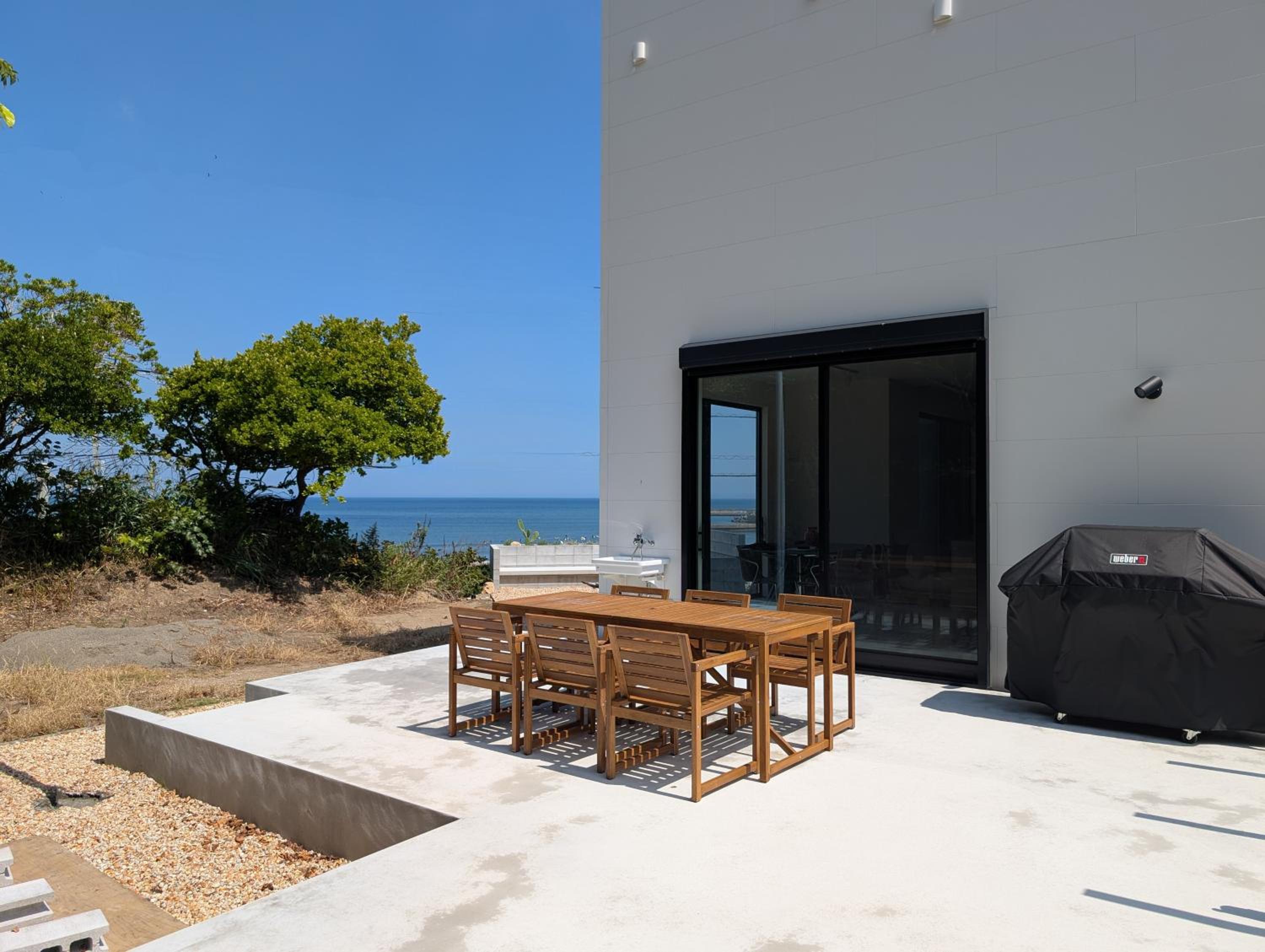 mahaloha house 新築ビーチフロント ペット同伴プラン有 ｍax8名 BBQ 海歩1分 アイランドキッチン 大型プロジェクタ 床暖房 オーシャンビューバス view 5
