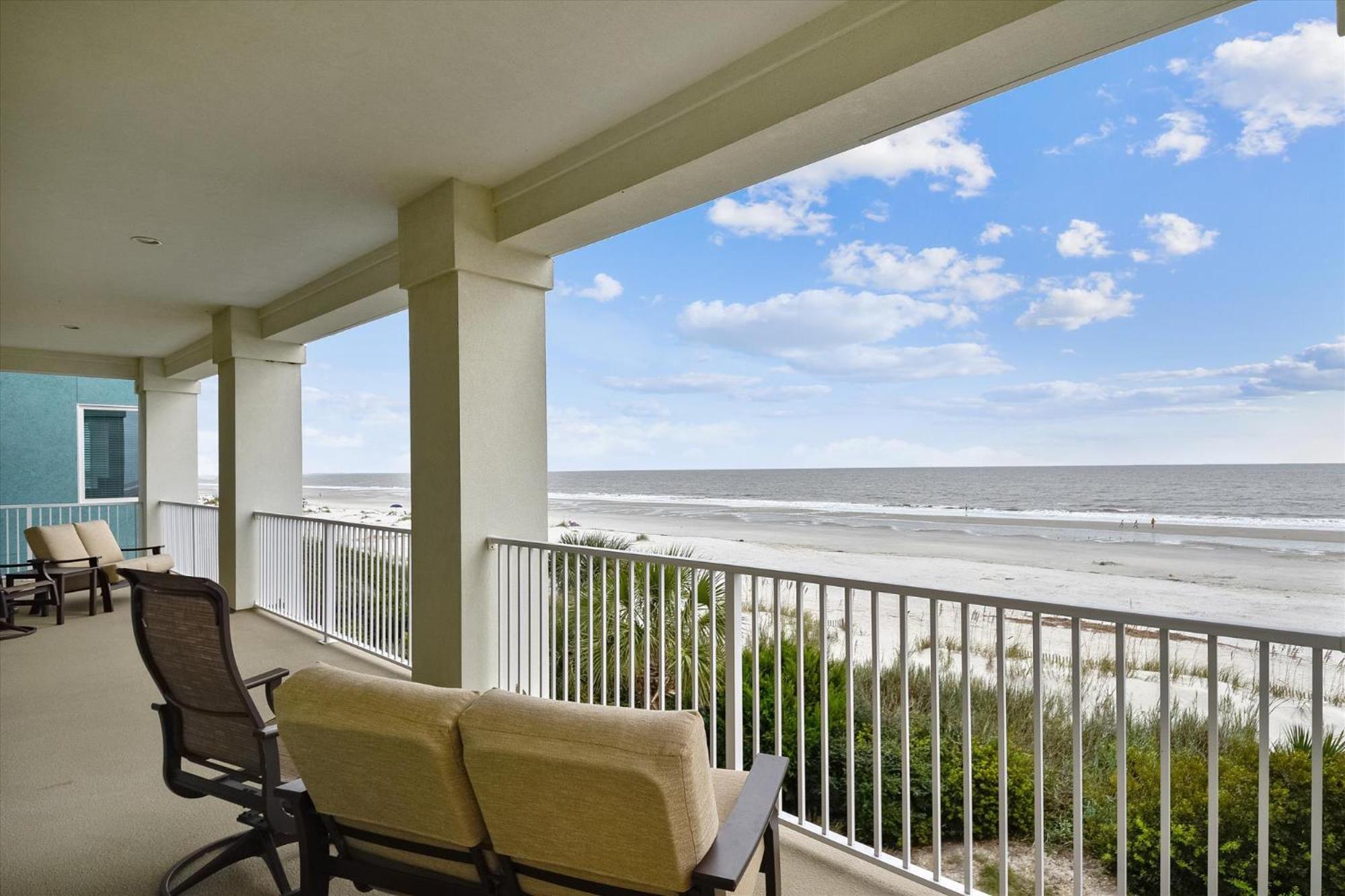 29 Singleton Beach Place- Luxury Oceanfront, Pool, Pool Table, Free Activities Included view 4