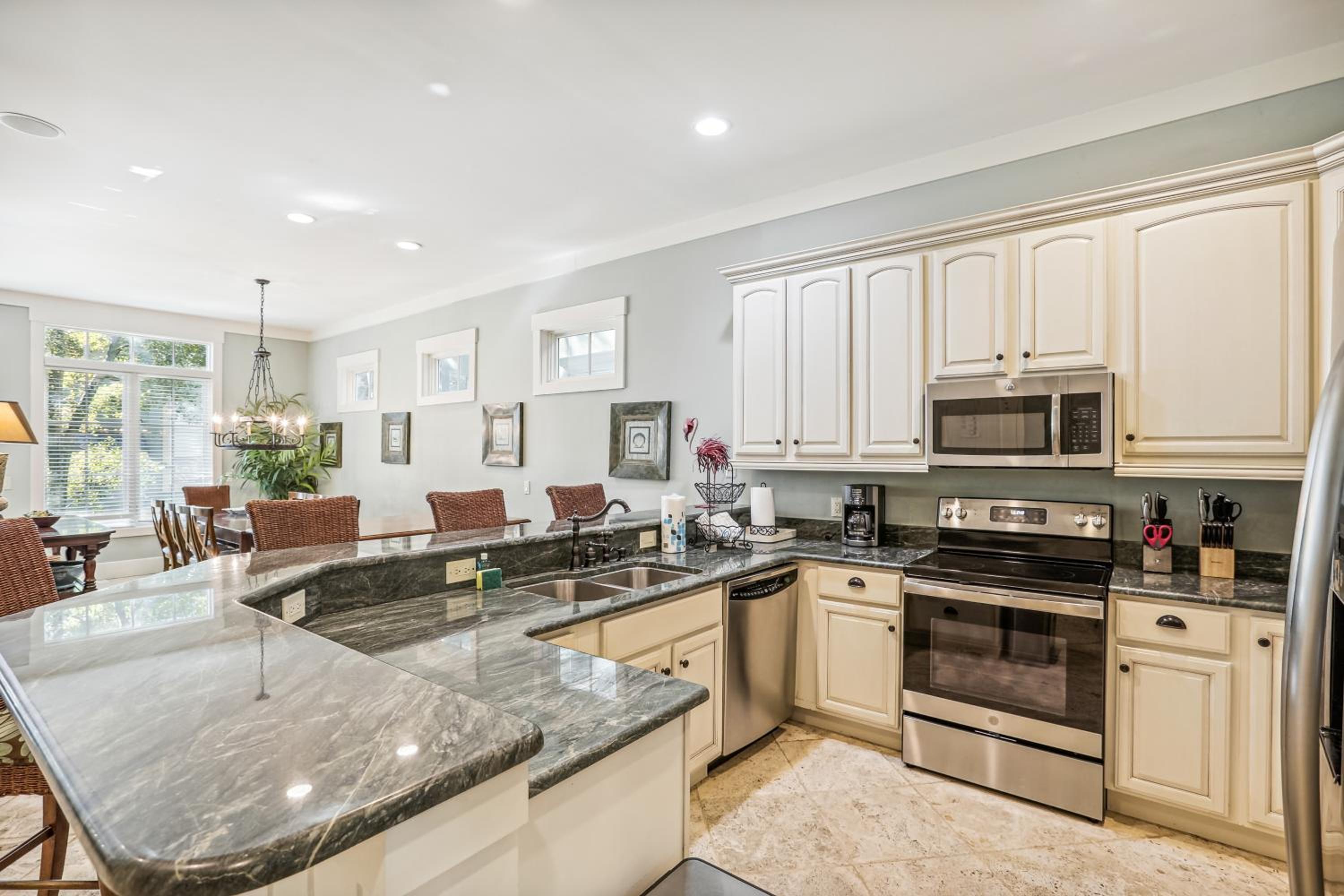 27 Corine Lane- Near Ocean Home with Pool, Seasonal Beach Shuttle! FREE Activities Included