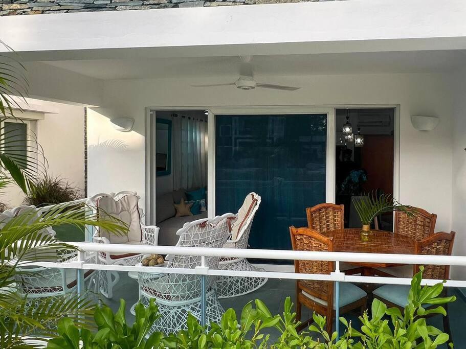 A private cozy-beach apartment in Dominicus