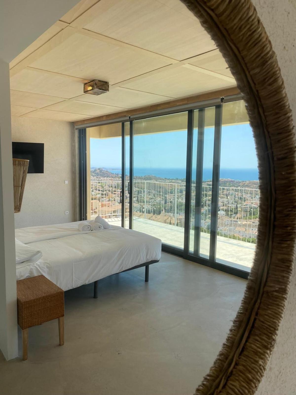 Spacious villa with great views!