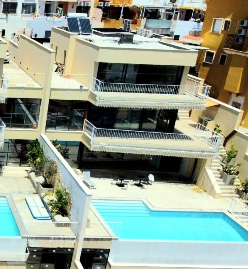 Spacious villa with great views!