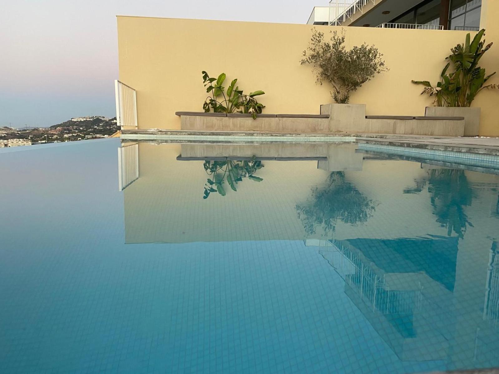 Spacious villa with great views!