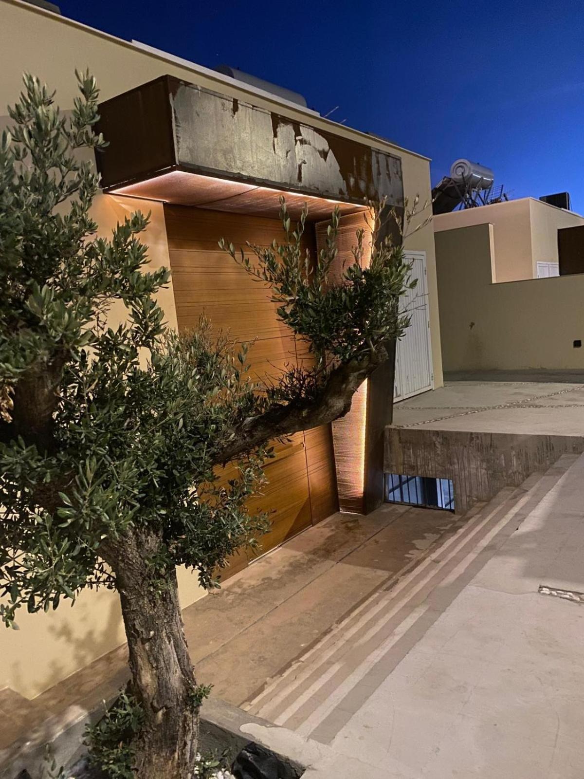 Spacious villa with great views!