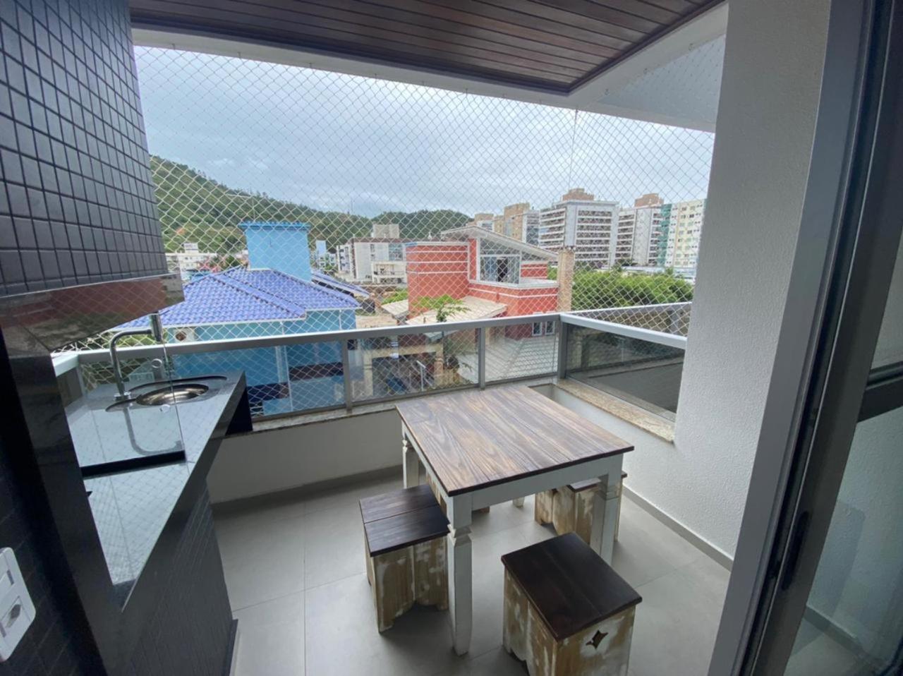 Cód 66 - Excelente apartamento á 350 do mar